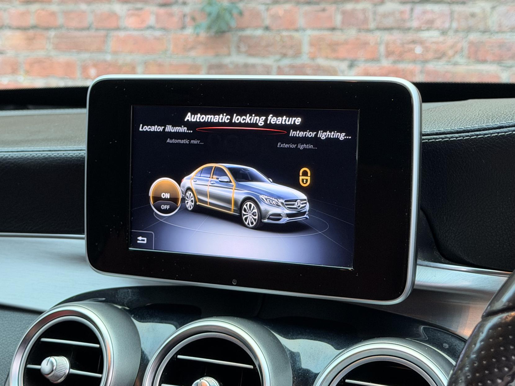 Mercedes-Benz C Class 2.1 C220 BlueTEC AMG Line Saloon 4dr Diesel G-Tronic+ Euro 6 (s/s) (170 ps)