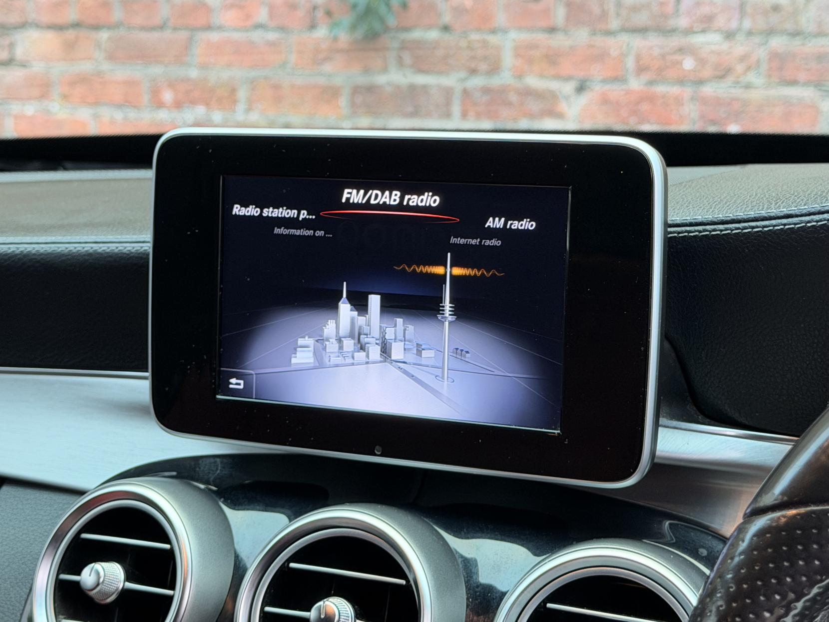 Mercedes-Benz C Class 2.1 C220 BlueTEC AMG Line Saloon 4dr Diesel G-Tronic+ Euro 6 (s/s) (170 ps)