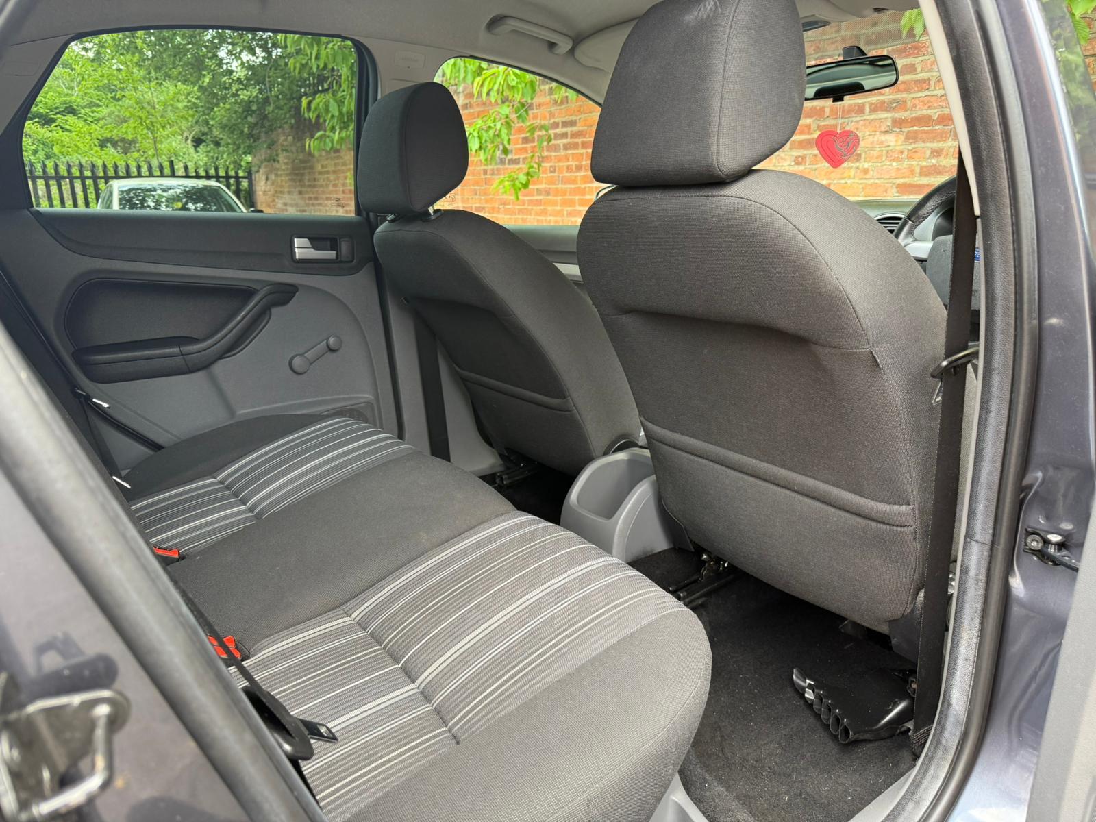 Ford Focus 1.6 Style Hatchback 5dr Petrol Automatic (184 g/km, 99 bhp)