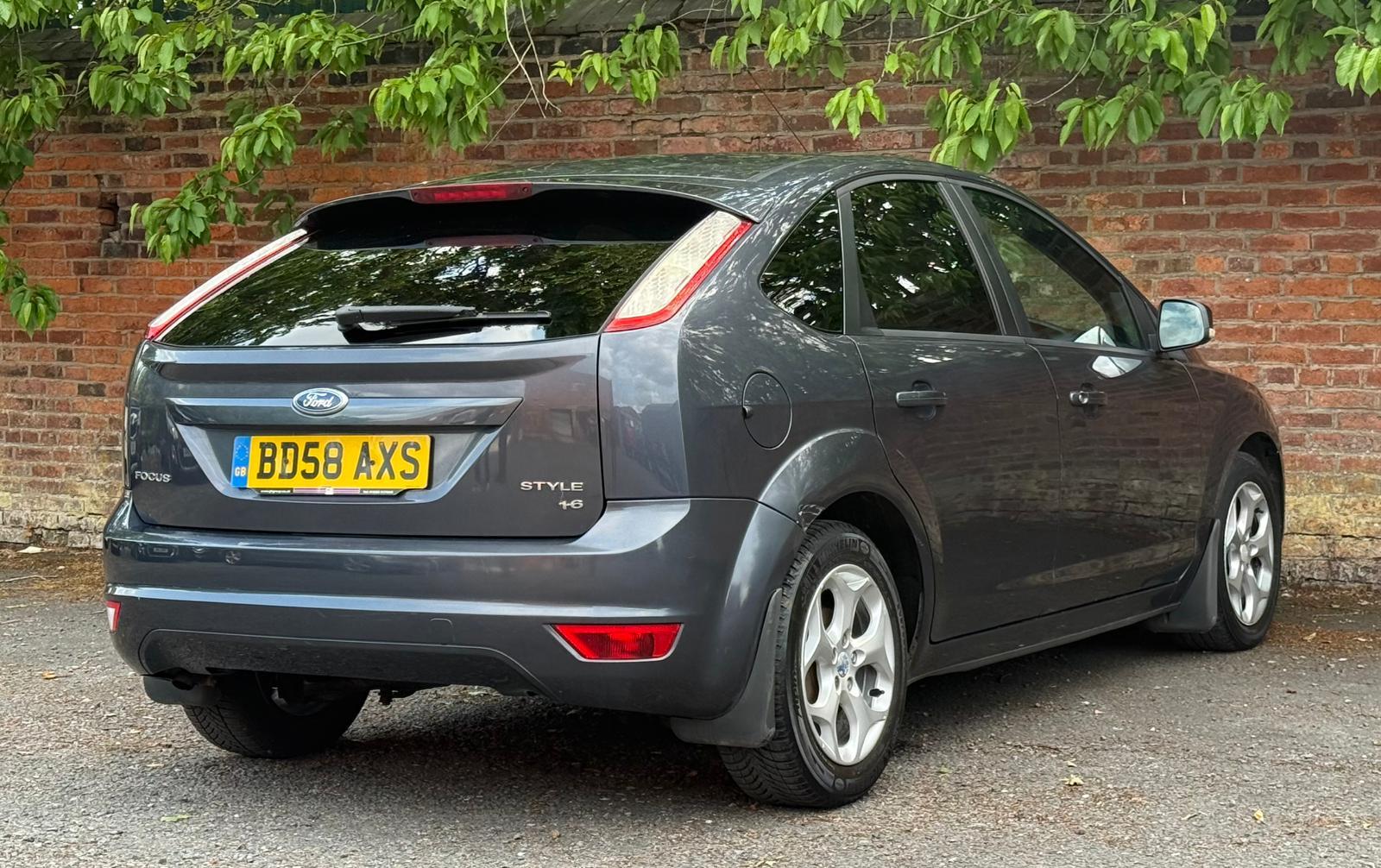 Ford Focus 1.6 Style Hatchback 5dr Petrol Automatic (184 g/km, 99 bhp)