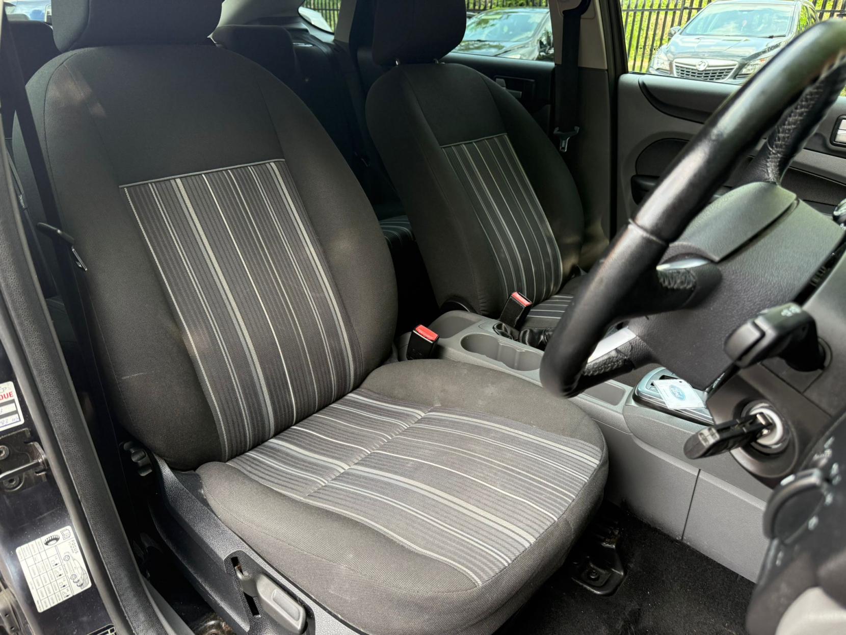 Ford Focus 1.6 Style Hatchback 5dr Petrol Automatic (184 g/km, 99 bhp)
