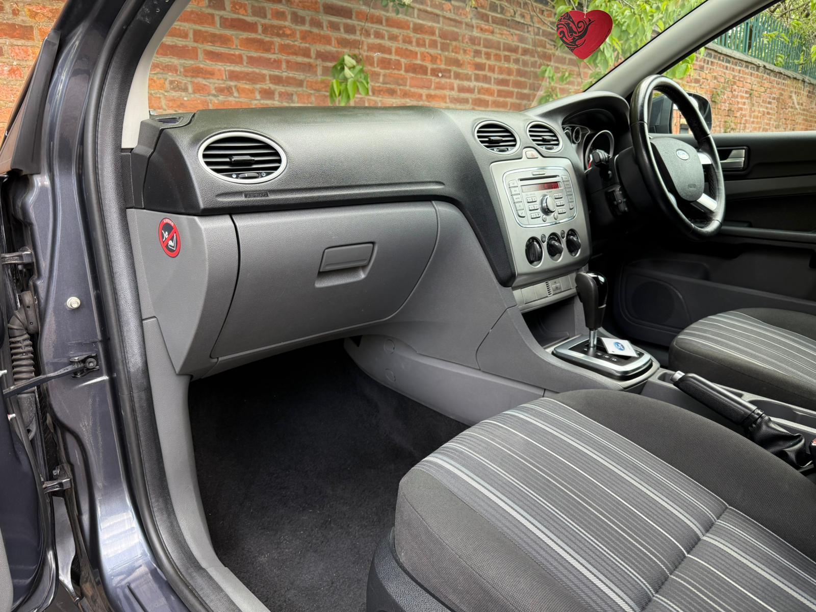 Ford Focus 1.6 Style Hatchback 5dr Petrol Automatic (184 g/km, 99 bhp)