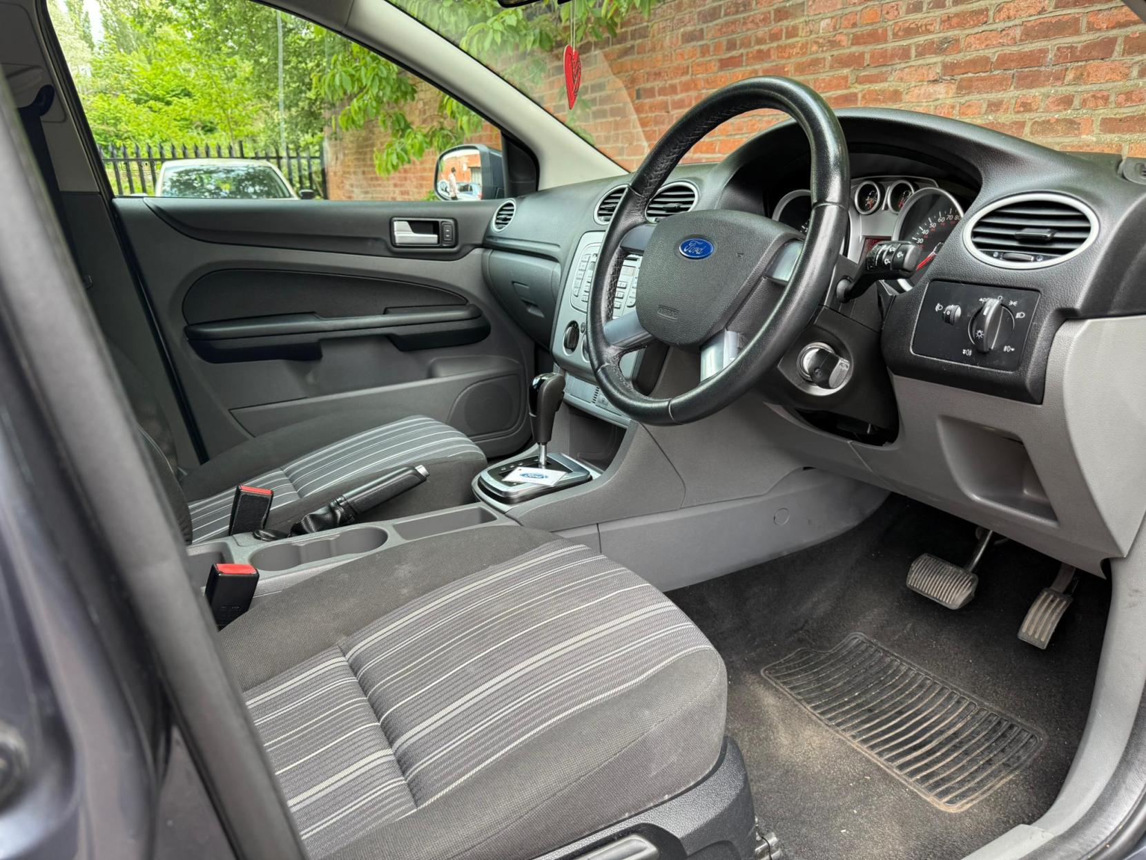 Ford Focus 1.6 Style Hatchback 5dr Petrol Automatic (184 g/km, 99 bhp)