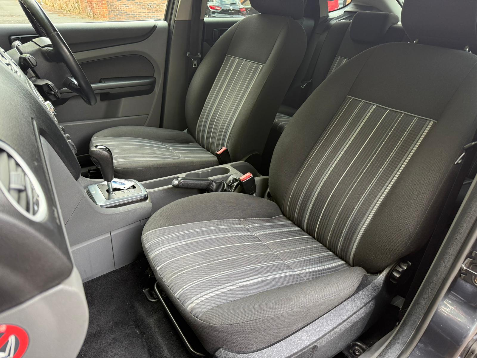 Ford Focus 1.6 Style Hatchback 5dr Petrol Automatic (184 g/km, 99 bhp)