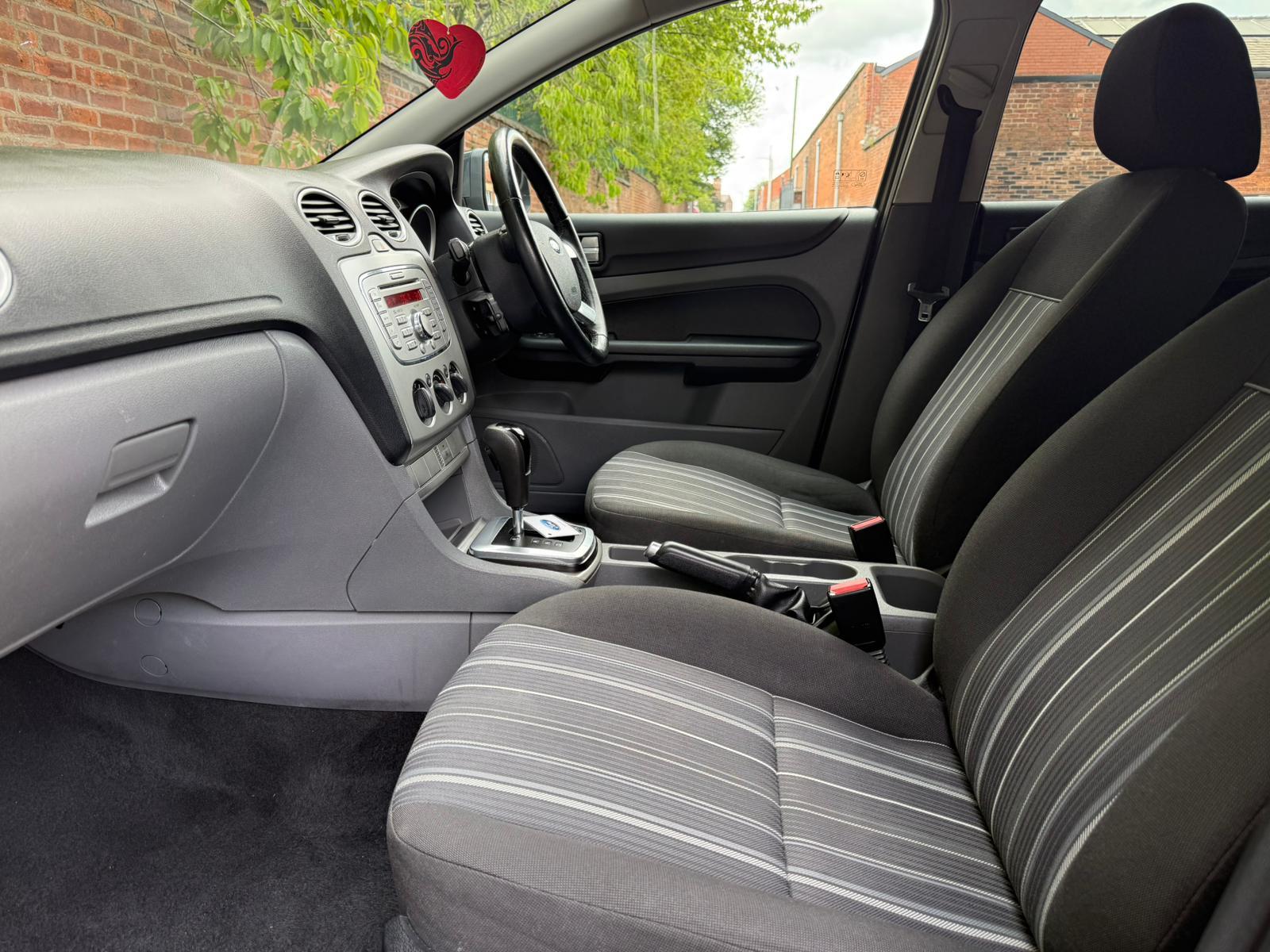 Ford Focus 1.6 Style Hatchback 5dr Petrol Automatic (184 g/km, 99 bhp)