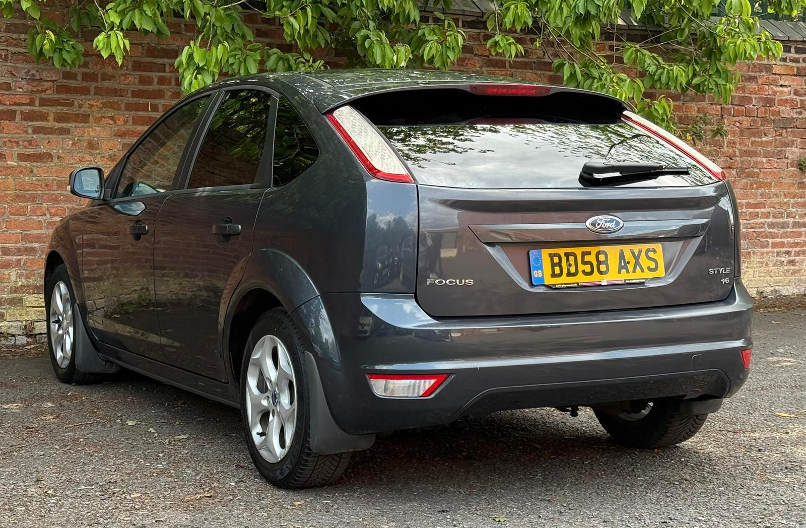 Ford Focus 1.6 Style Hatchback 5dr Petrol Automatic (184 g/km, 99 bhp)
