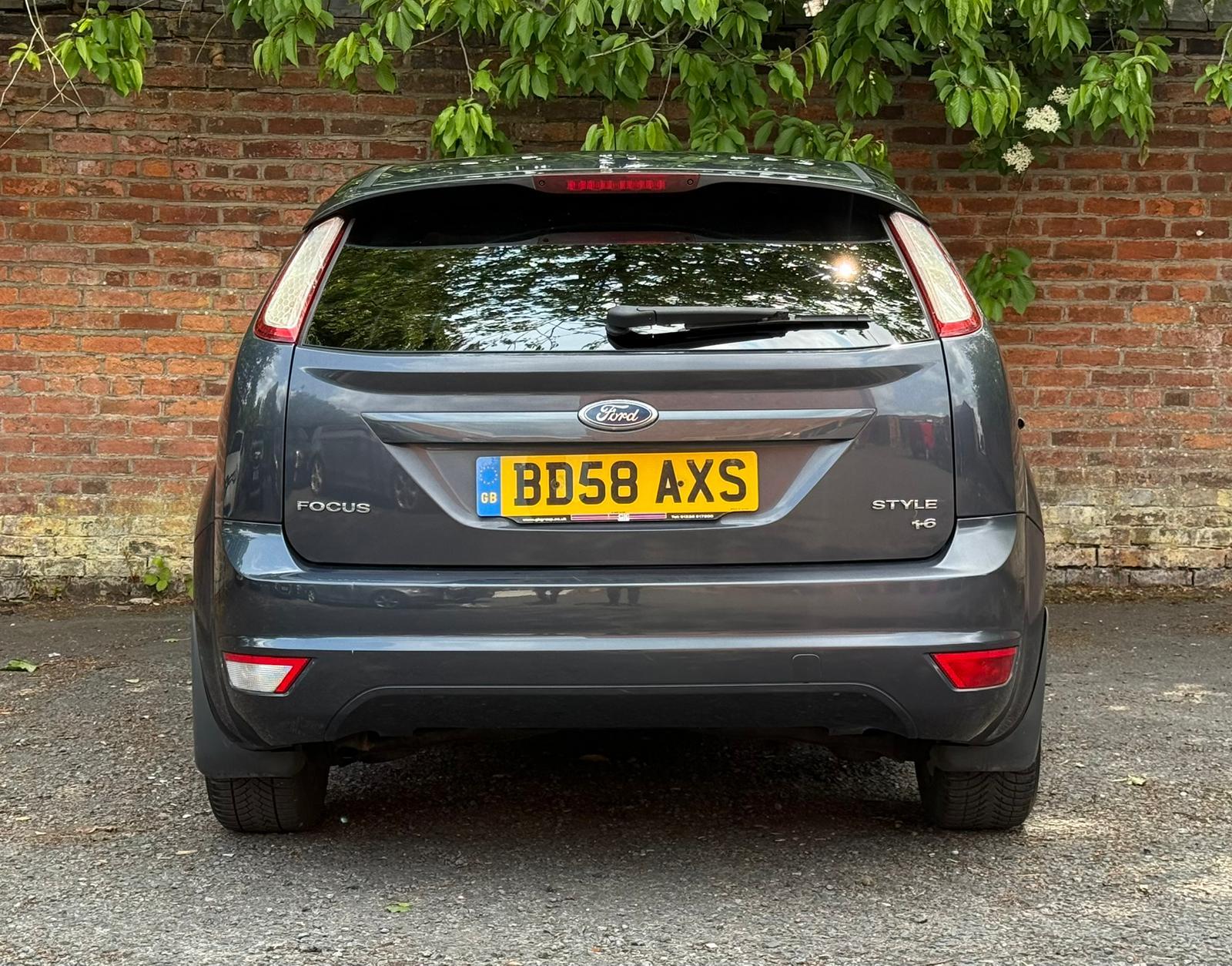 Ford Focus 1.6 Style Hatchback 5dr Petrol Automatic (184 g/km, 99 bhp)