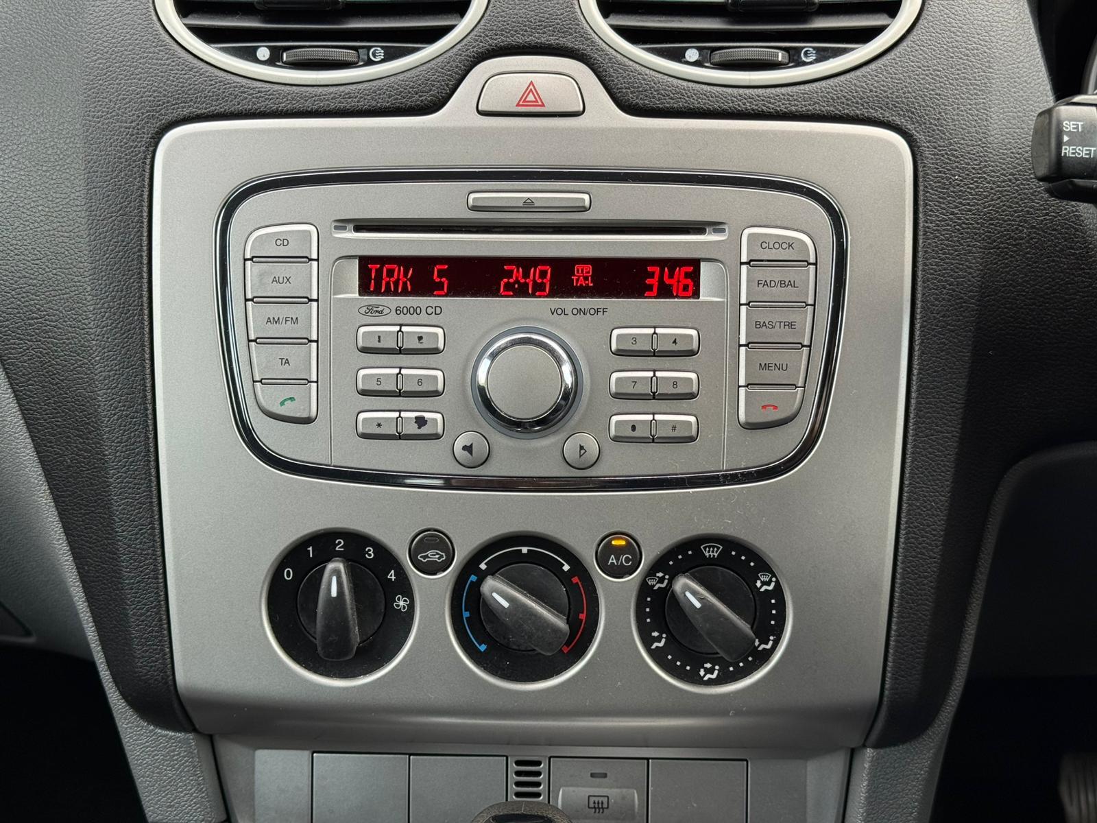Ford Focus 1.6 Style Hatchback 5dr Petrol Automatic (184 g/km, 99 bhp)
