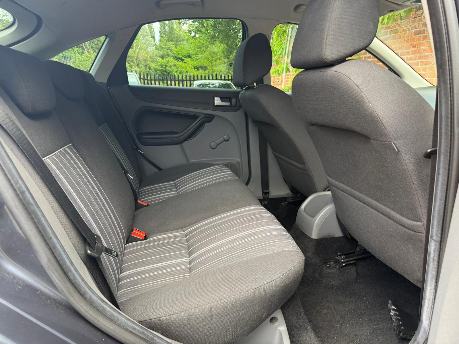 Ford Focus 1.6 Style Hatchback 5dr Petrol Automatic (184 g/km, 99 bhp)