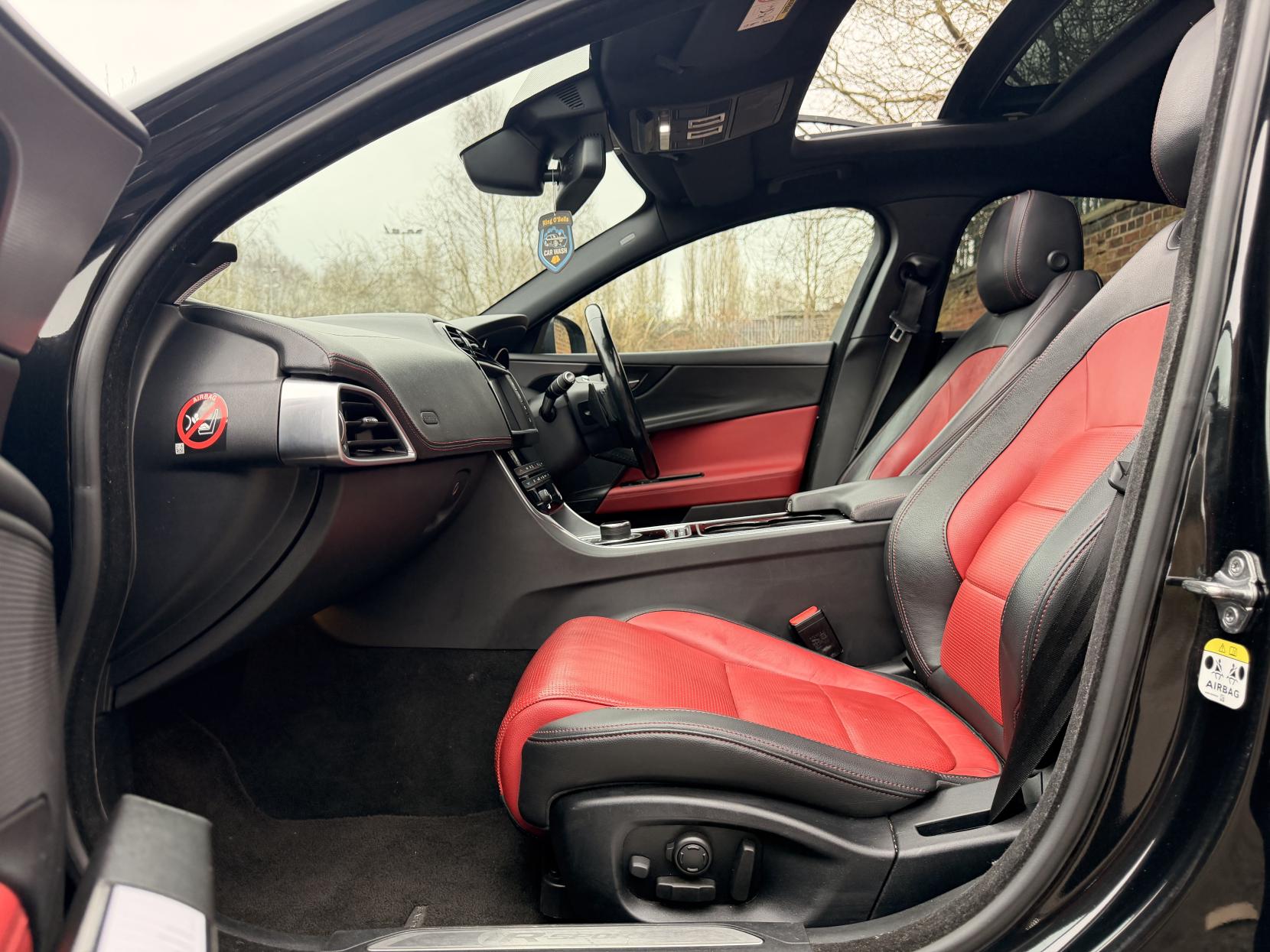 Jaguar XE 2.0d R-Sport Saloon 4dr Diesel Auto AWD Euro 6 (s/s) (180 ps)