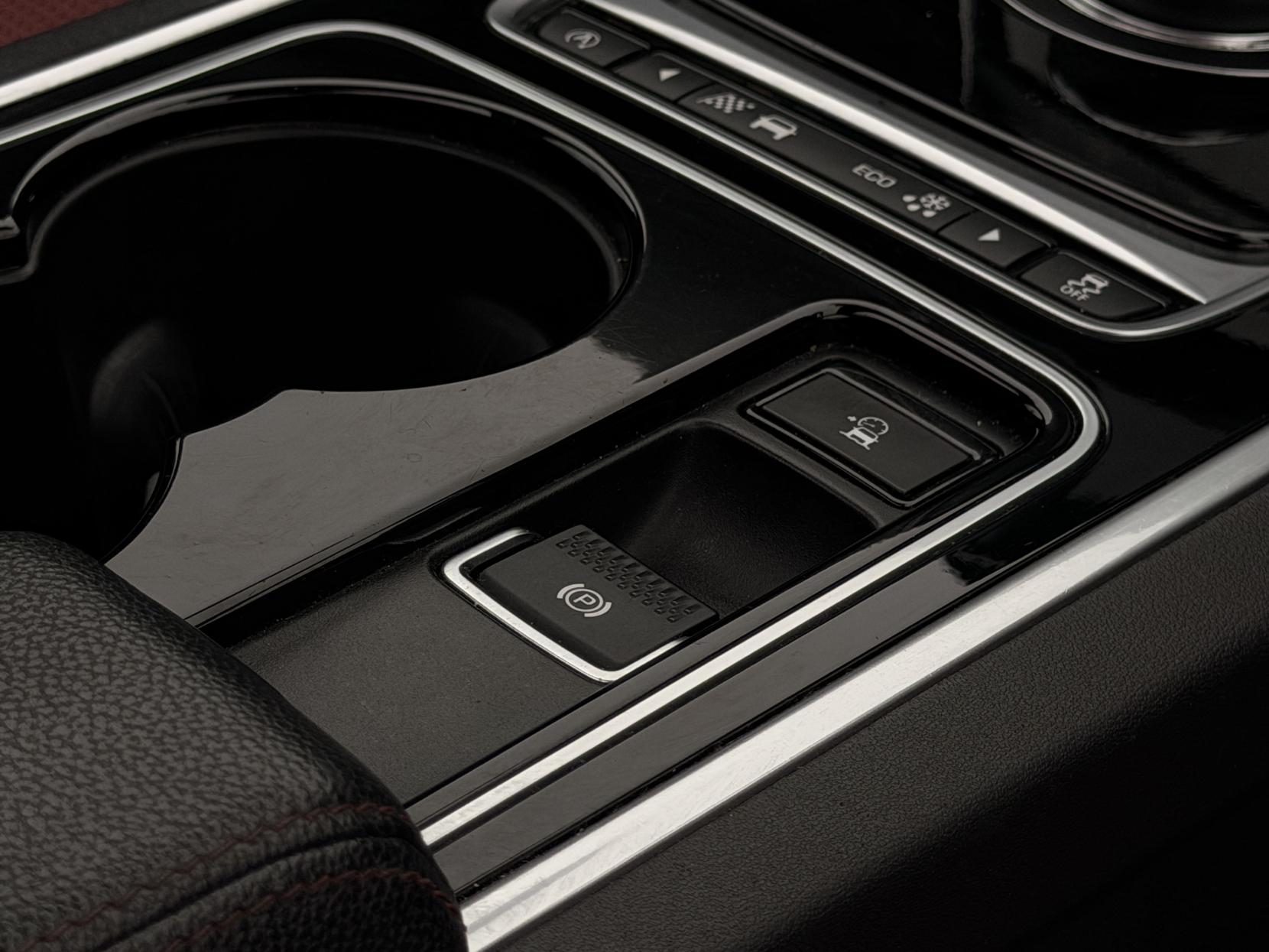 Jaguar XE 2.0d R-Sport Saloon 4dr Diesel Auto AWD Euro 6 (s/s) (180 ps)