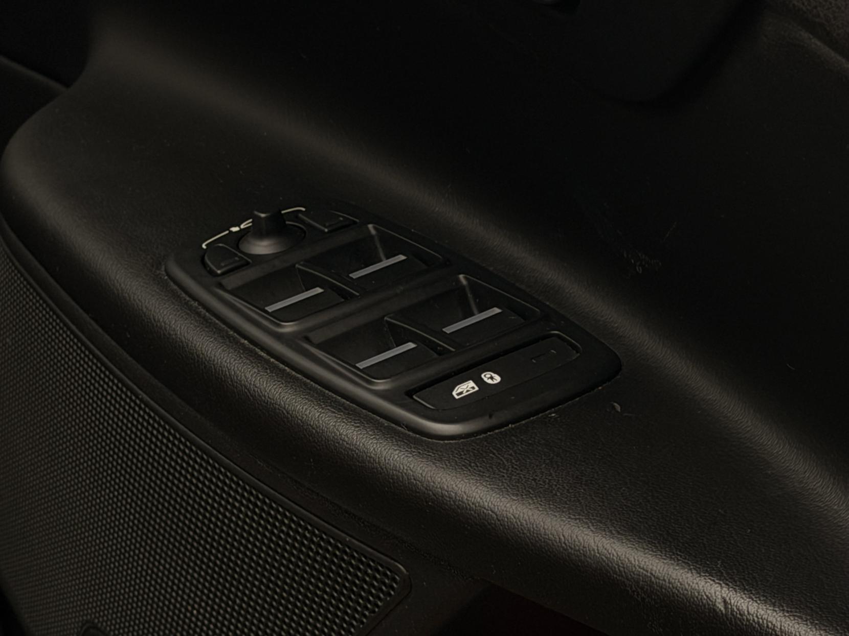 Jaguar XE 2.0d R-Sport Saloon 4dr Diesel Auto AWD Euro 6 (s/s) (180 ps)