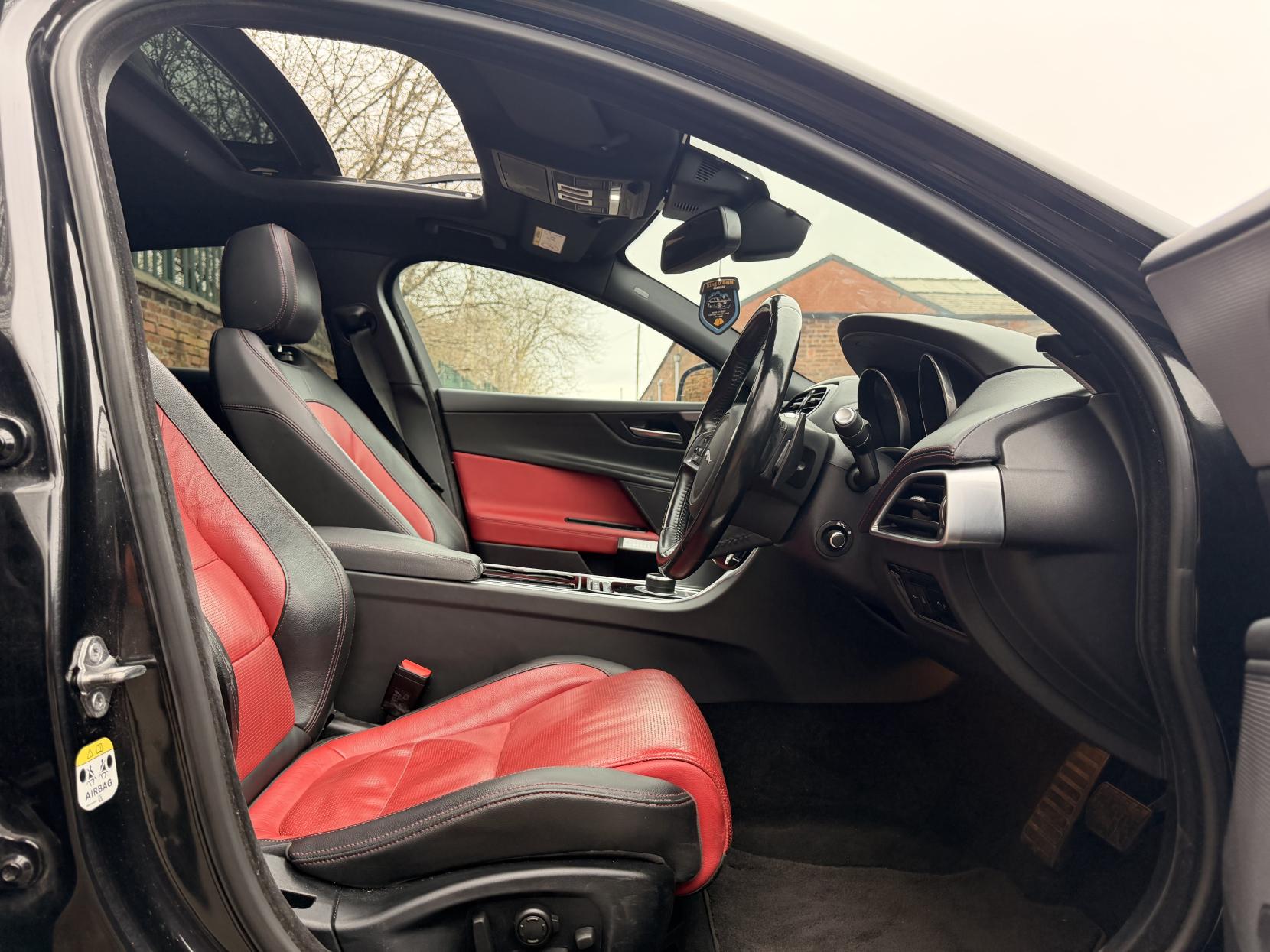 Jaguar XE 2.0d R-Sport Saloon 4dr Diesel Auto AWD Euro 6 (s/s) (180 ps)