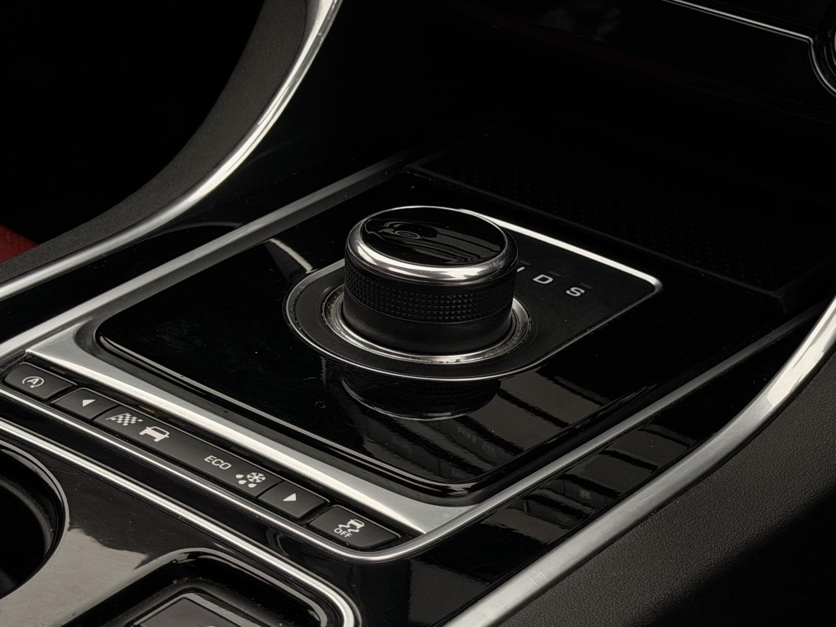 Jaguar XE 2.0d R-Sport Saloon 4dr Diesel Auto AWD Euro 6 (s/s) (180 ps)