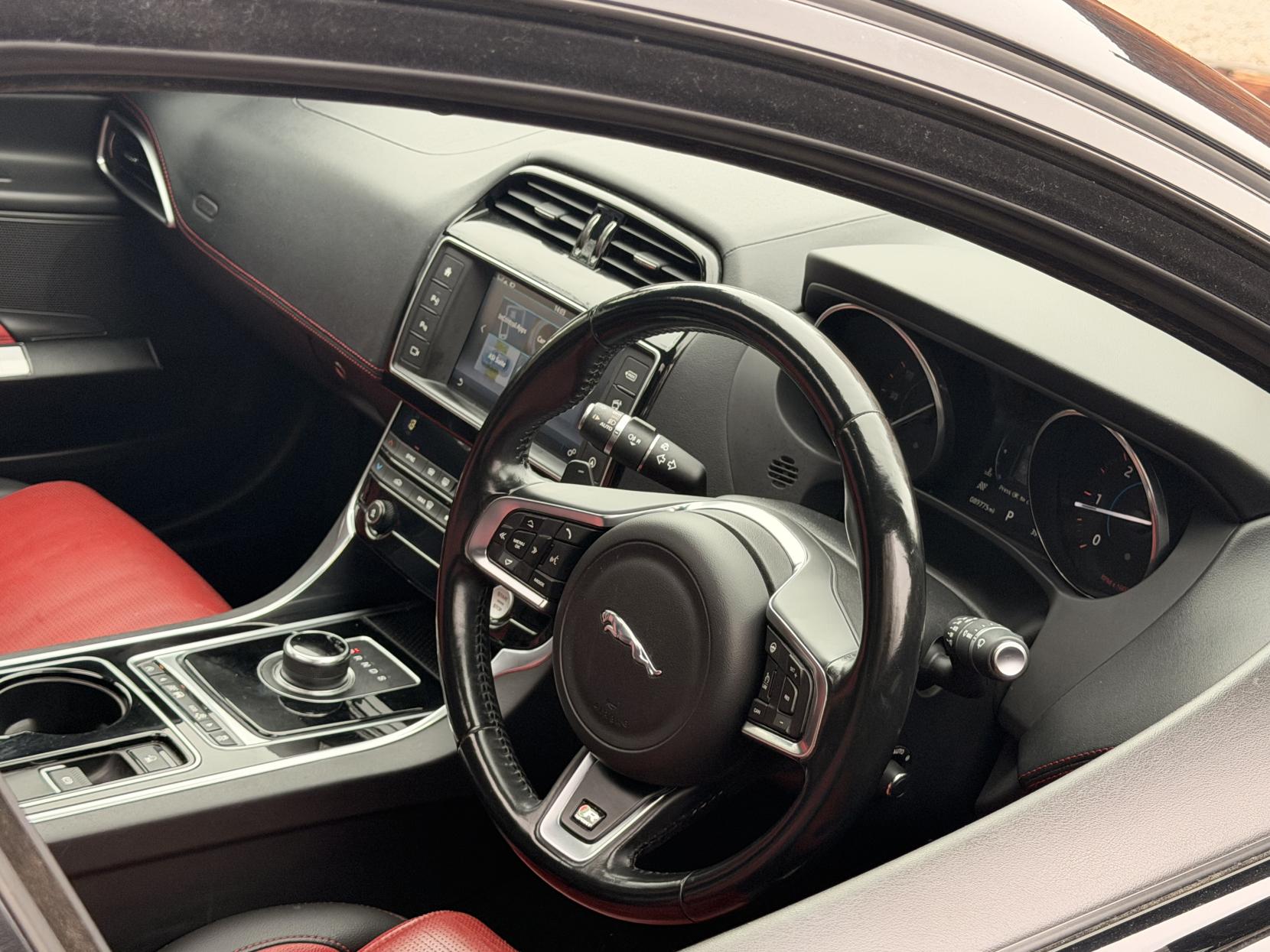 Jaguar XE 2.0d R-Sport Saloon 4dr Diesel Auto AWD Euro 6 (s/s) (180 ps)