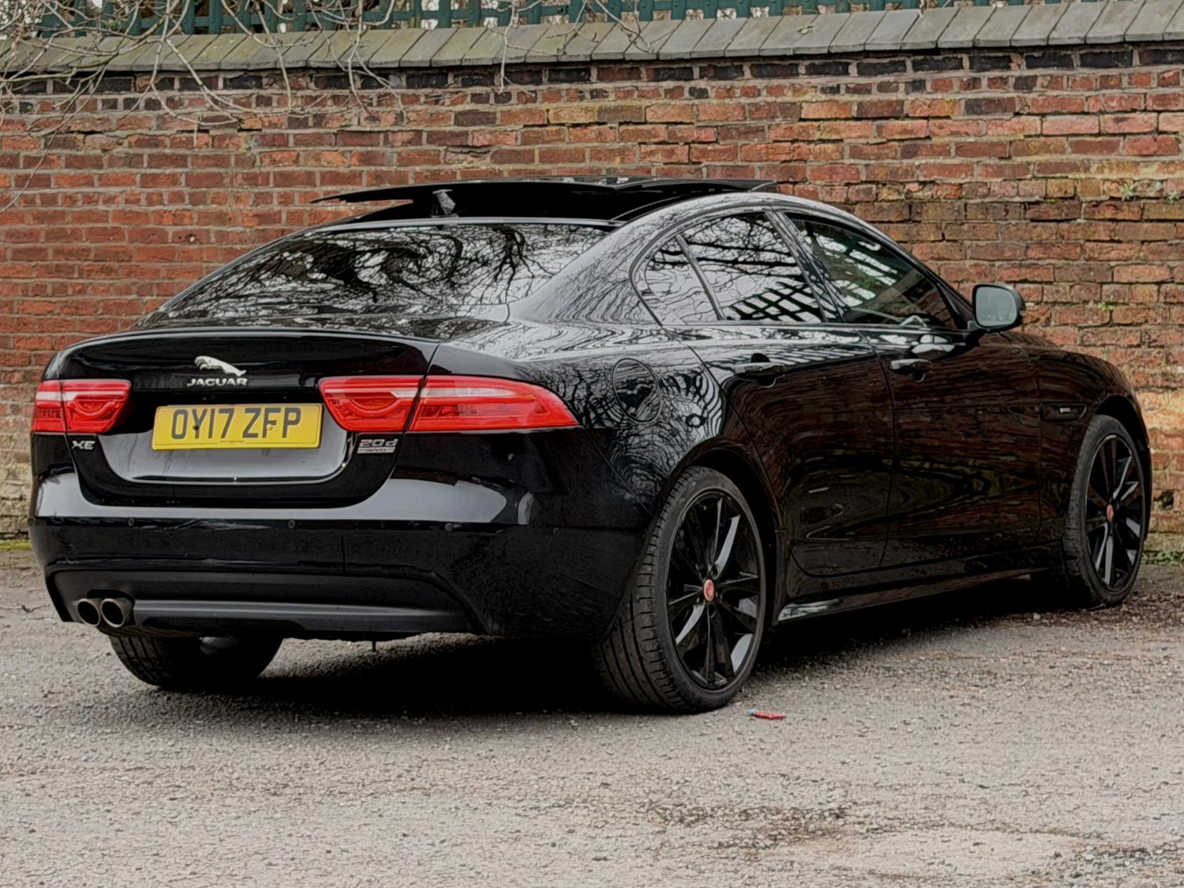 Jaguar XE 2.0d R-Sport Saloon 4dr Diesel Auto AWD Euro 6 (s/s) (180 ps)