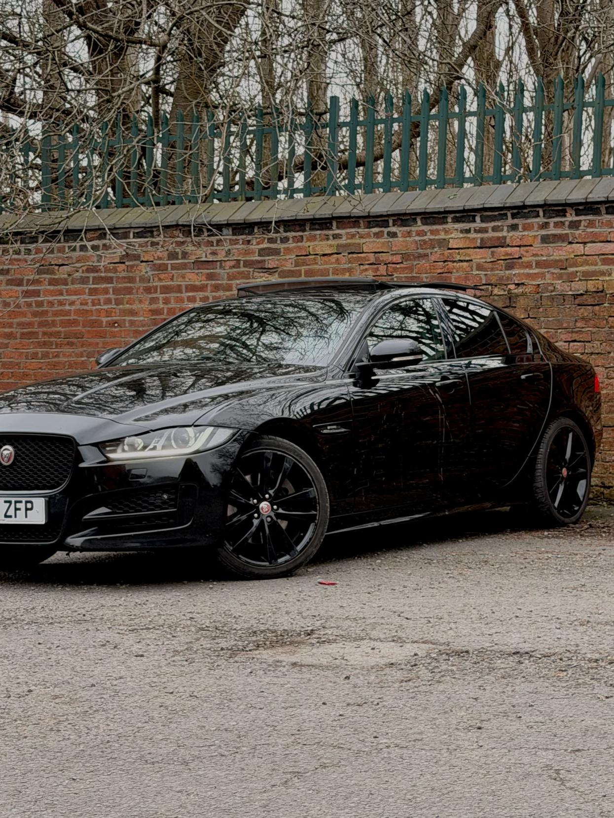 Jaguar XE 2.0d R-Sport Saloon 4dr Diesel Auto AWD Euro 6 (s/s) (180 ps)