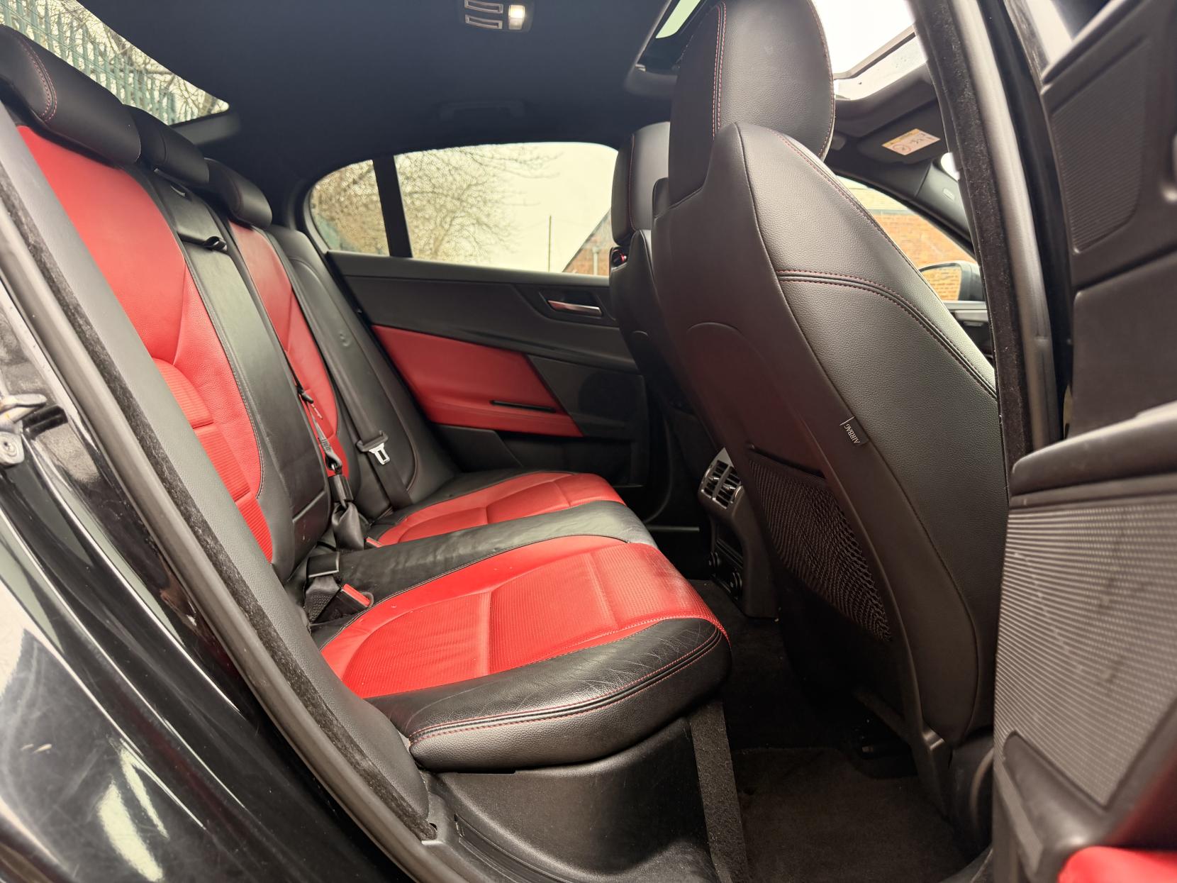 Jaguar XE 2.0d R-Sport Saloon 4dr Diesel Auto AWD Euro 6 (s/s) (180 ps)