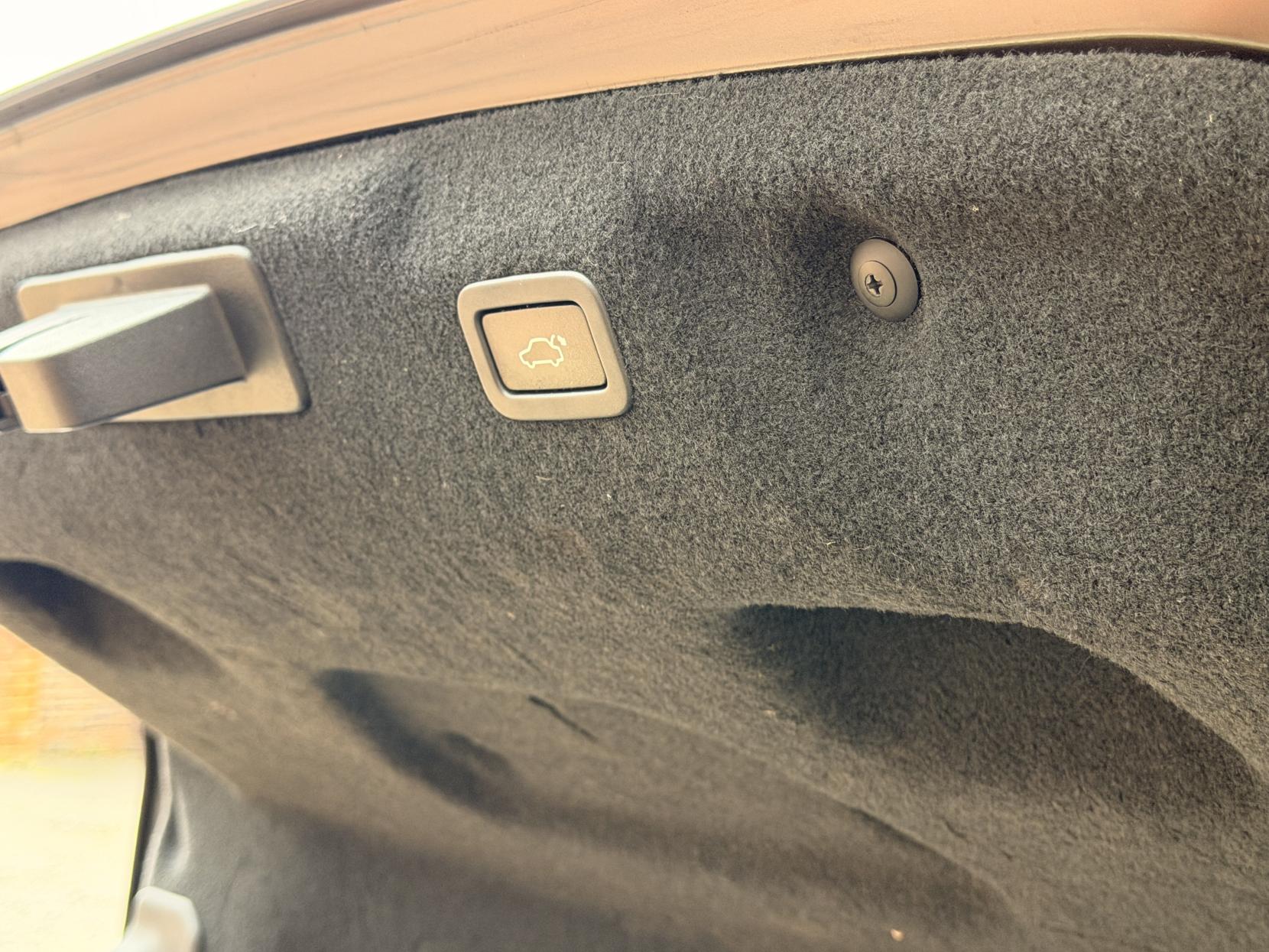 Jaguar XE 2.0d R-Sport Saloon 4dr Diesel Auto AWD Euro 6 (s/s) (180 ps)