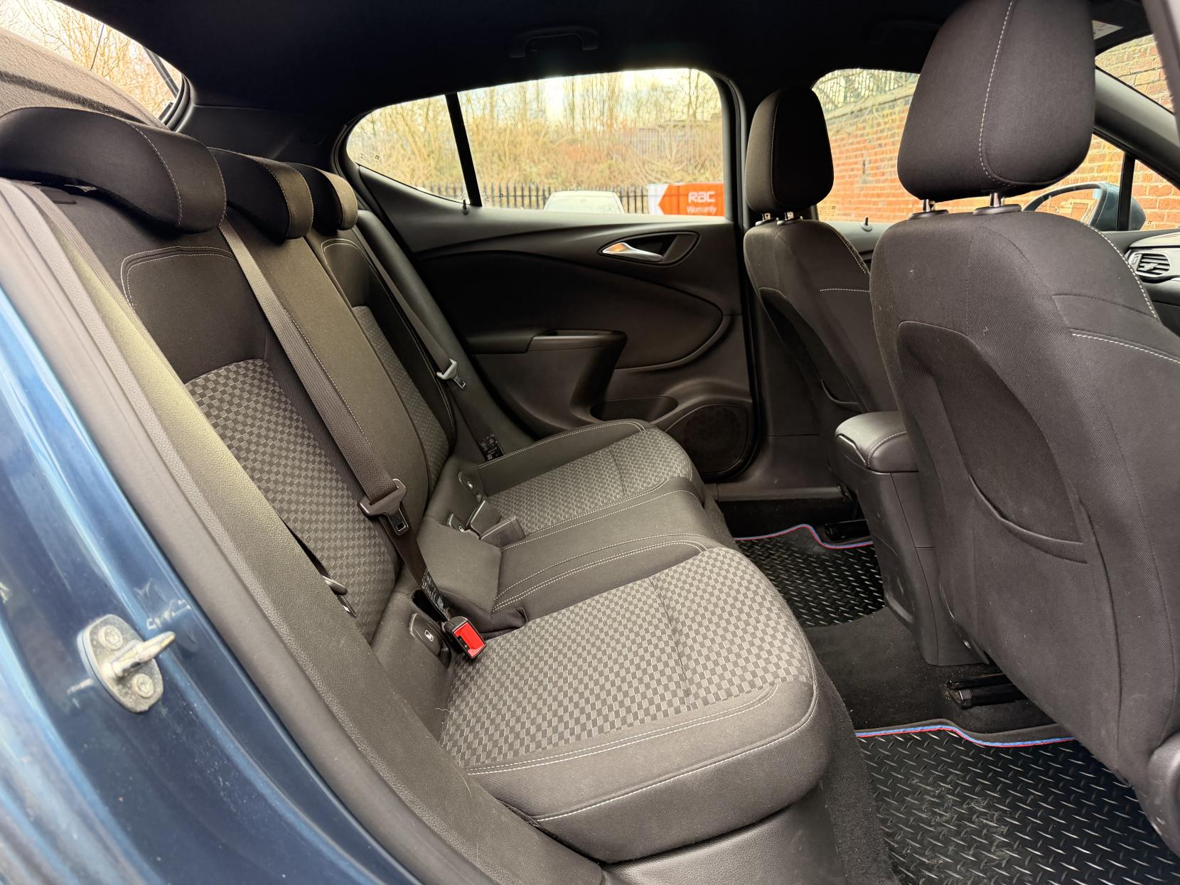 Vauxhall Astra 1.0i Turbo ecoFLEX SRi Nav Hatchback 5dr Petrol Manual Euro 6 (s/s) (105 ps)