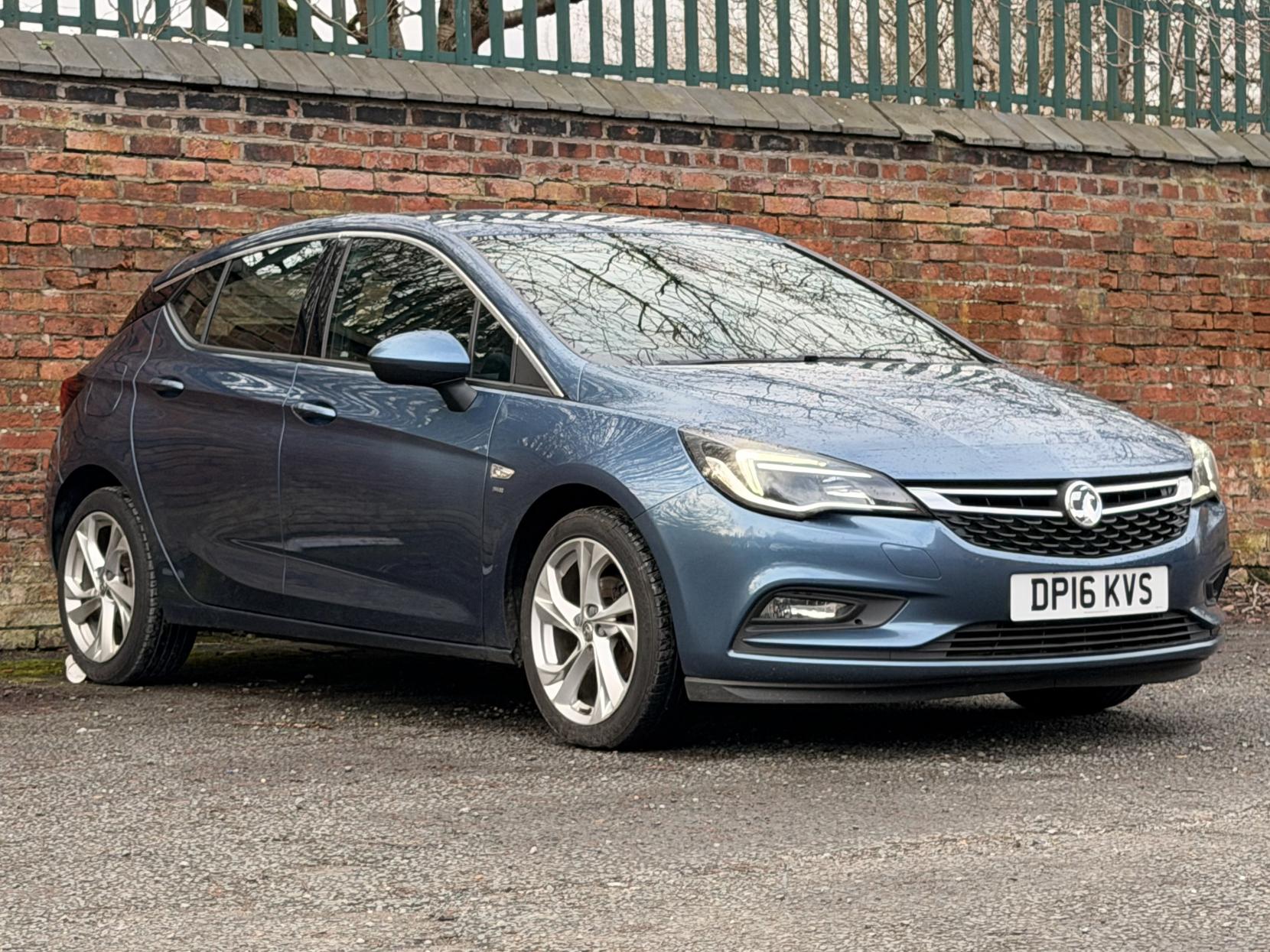 Vauxhall Astra 1.0i Turbo ecoFLEX SRi Nav Hatchback 5dr Petrol Manual Euro 6 (s/s) (105 ps)
