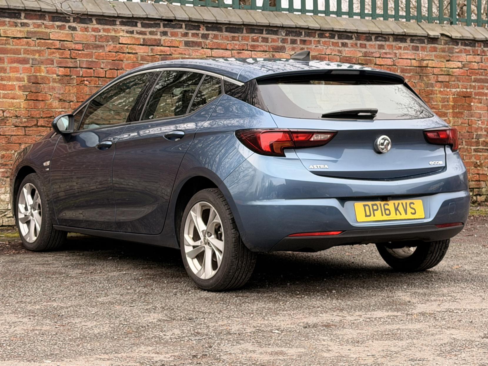 Vauxhall Astra 1.0i Turbo ecoFLEX SRi Nav Hatchback 5dr Petrol Manual Euro 6 (s/s) (105 ps)