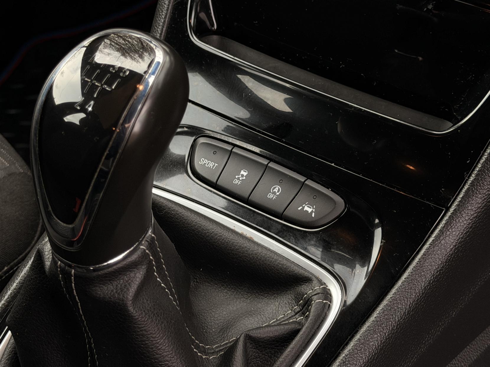 Vauxhall Astra 1.0i Turbo ecoFLEX SRi Nav Hatchback 5dr Petrol Manual Euro 6 (s/s) (105 ps)