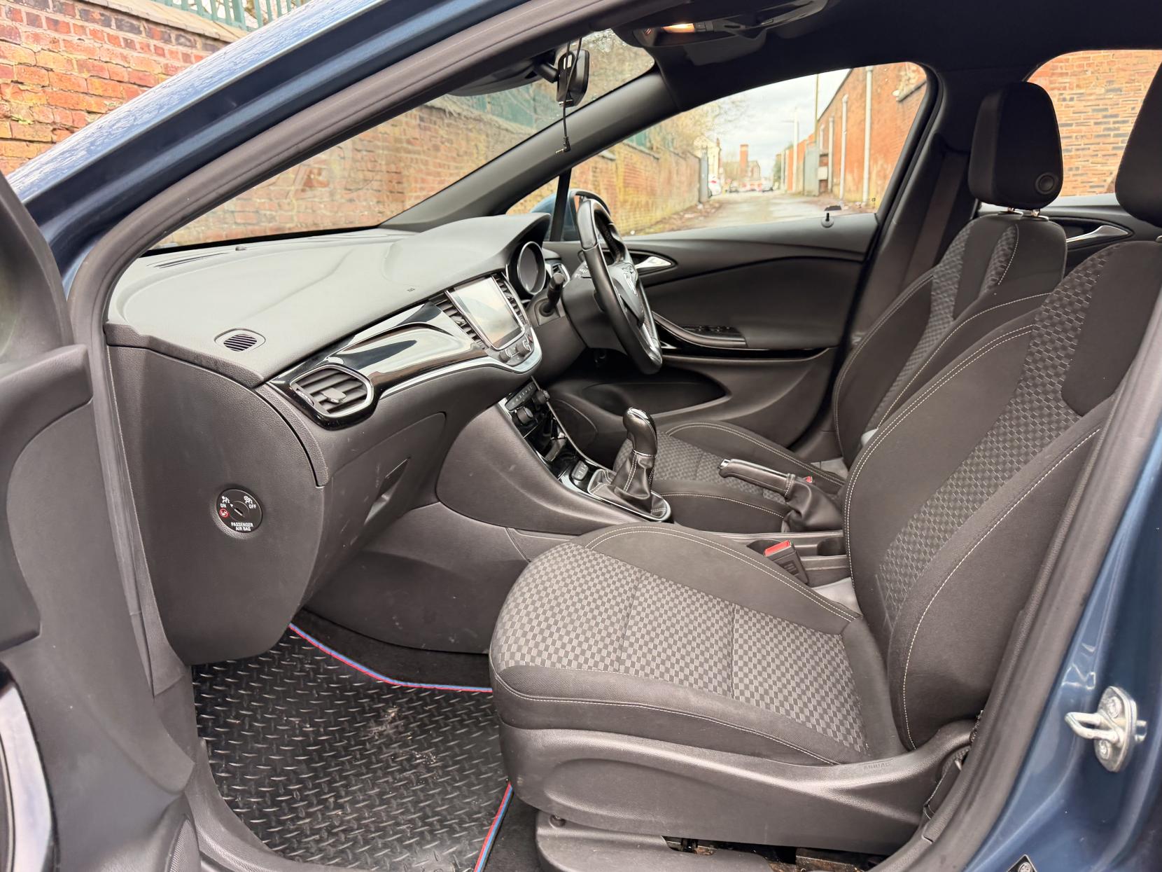 Vauxhall Astra 1.0i Turbo ecoFLEX SRi Nav Hatchback 5dr Petrol Manual Euro 6 (s/s) (105 ps)