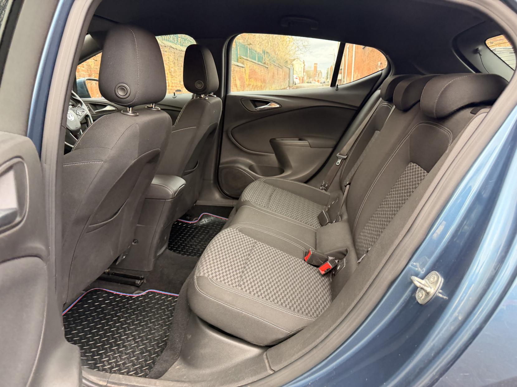 Vauxhall Astra 1.0i Turbo ecoFLEX SRi Nav Hatchback 5dr Petrol Manual Euro 6 (s/s) (105 ps)