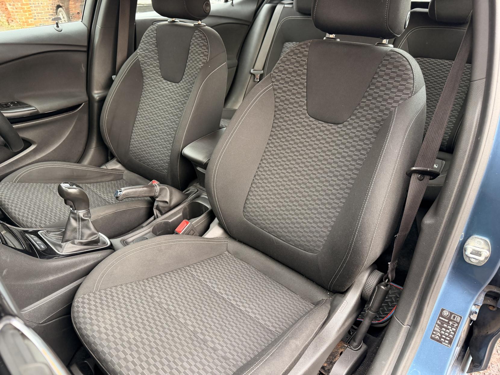 Vauxhall Astra 1.0i Turbo ecoFLEX SRi Nav Hatchback 5dr Petrol Manual Euro 6 (s/s) (105 ps)