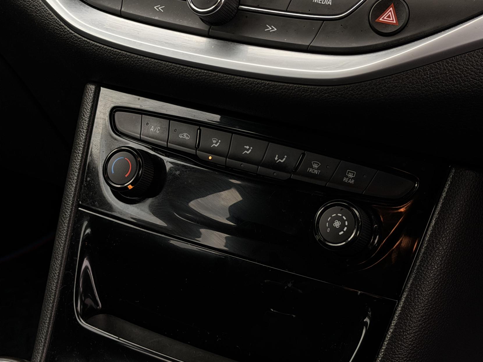 Vauxhall Astra 1.0i Turbo ecoFLEX SRi Nav Hatchback 5dr Petrol Manual Euro 6 (s/s) (105 ps)