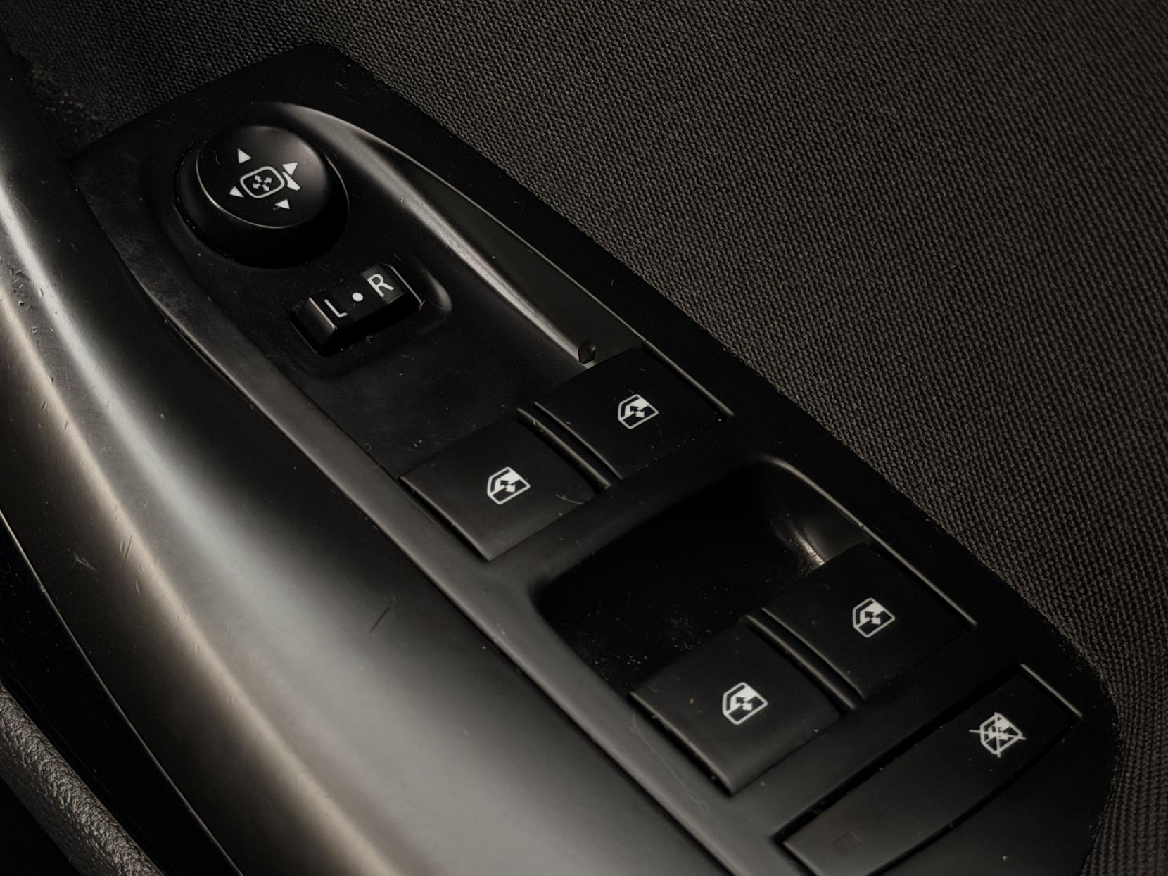 Vauxhall Astra 1.0i Turbo ecoFLEX SRi Nav Hatchback 5dr Petrol Manual Euro 6 (s/s) (105 ps)