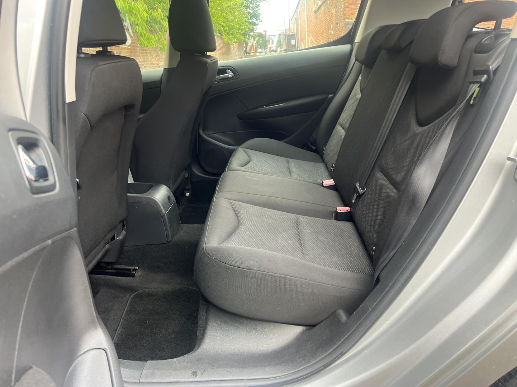 Peugeot 308 1.6 HDi FAP S Hatchback 5dr Diesel EGC (114 g/km, 112 bhp)