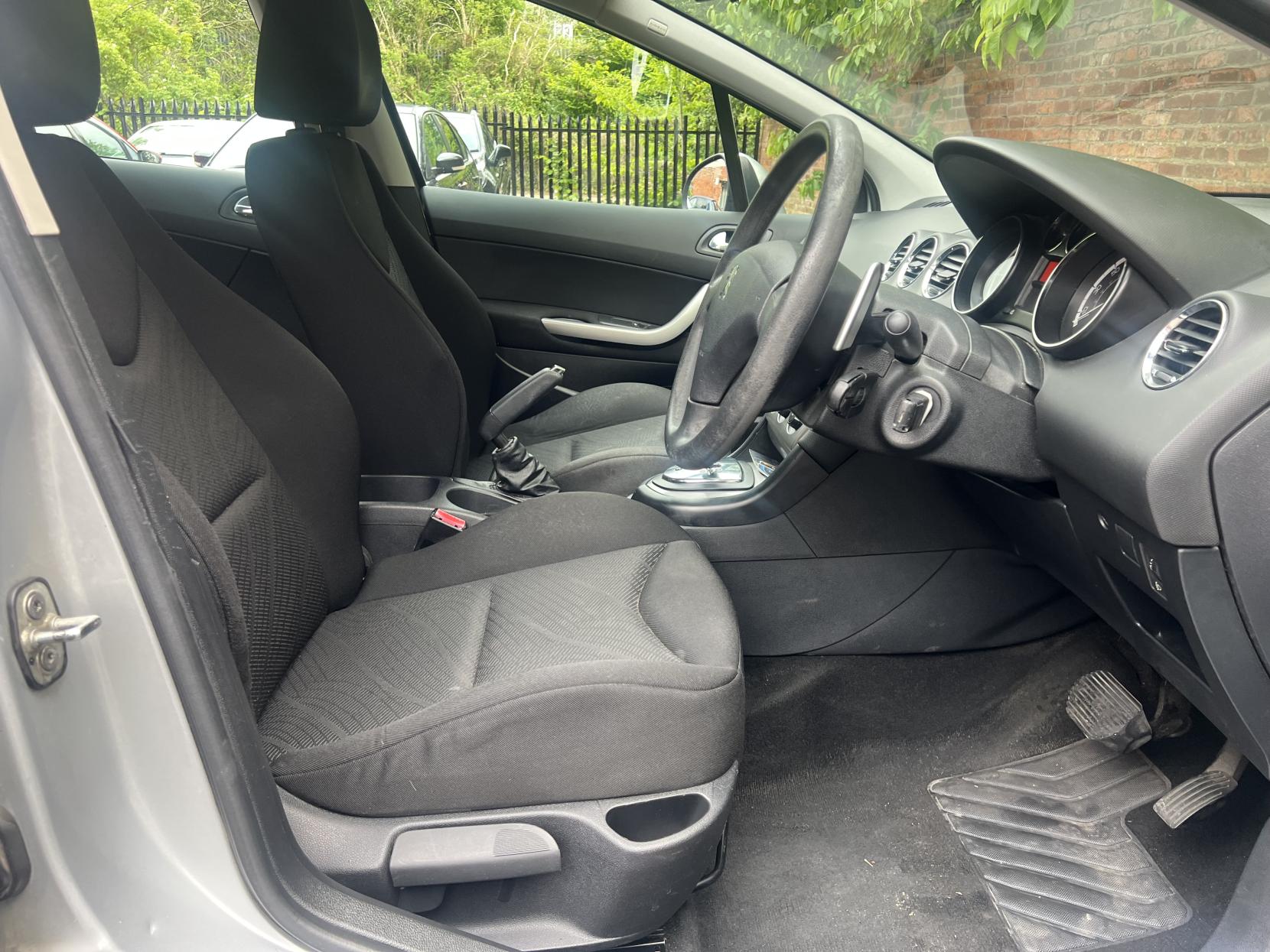 Peugeot 308 1.6 HDi FAP S Hatchback 5dr Diesel EGC (114 g/km, 112 bhp)
