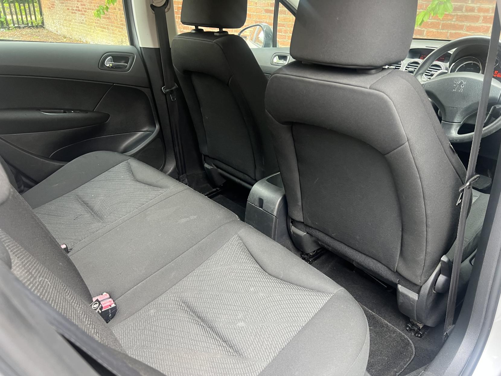 Peugeot 308 1.6 HDi FAP S Hatchback 5dr Diesel EGC (114 g/km, 112 bhp)