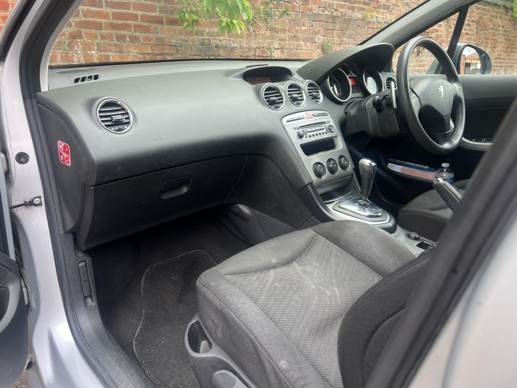 Peugeot 308 1.6 HDi FAP S Hatchback 5dr Diesel EGC (114 g/km, 112 bhp)