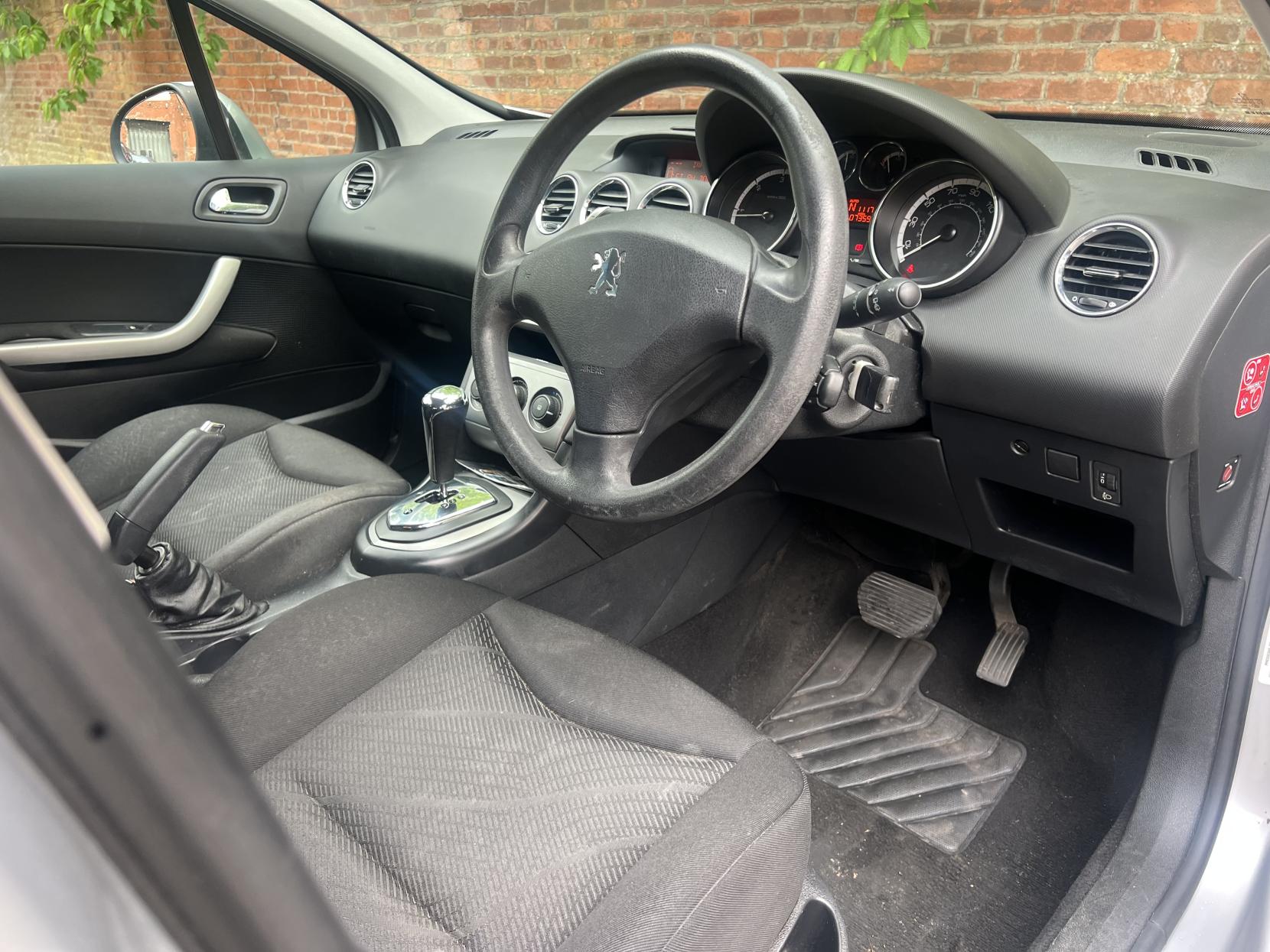 Peugeot 308 1.6 HDi FAP S Hatchback 5dr Diesel EGC (114 g/km, 112 bhp)