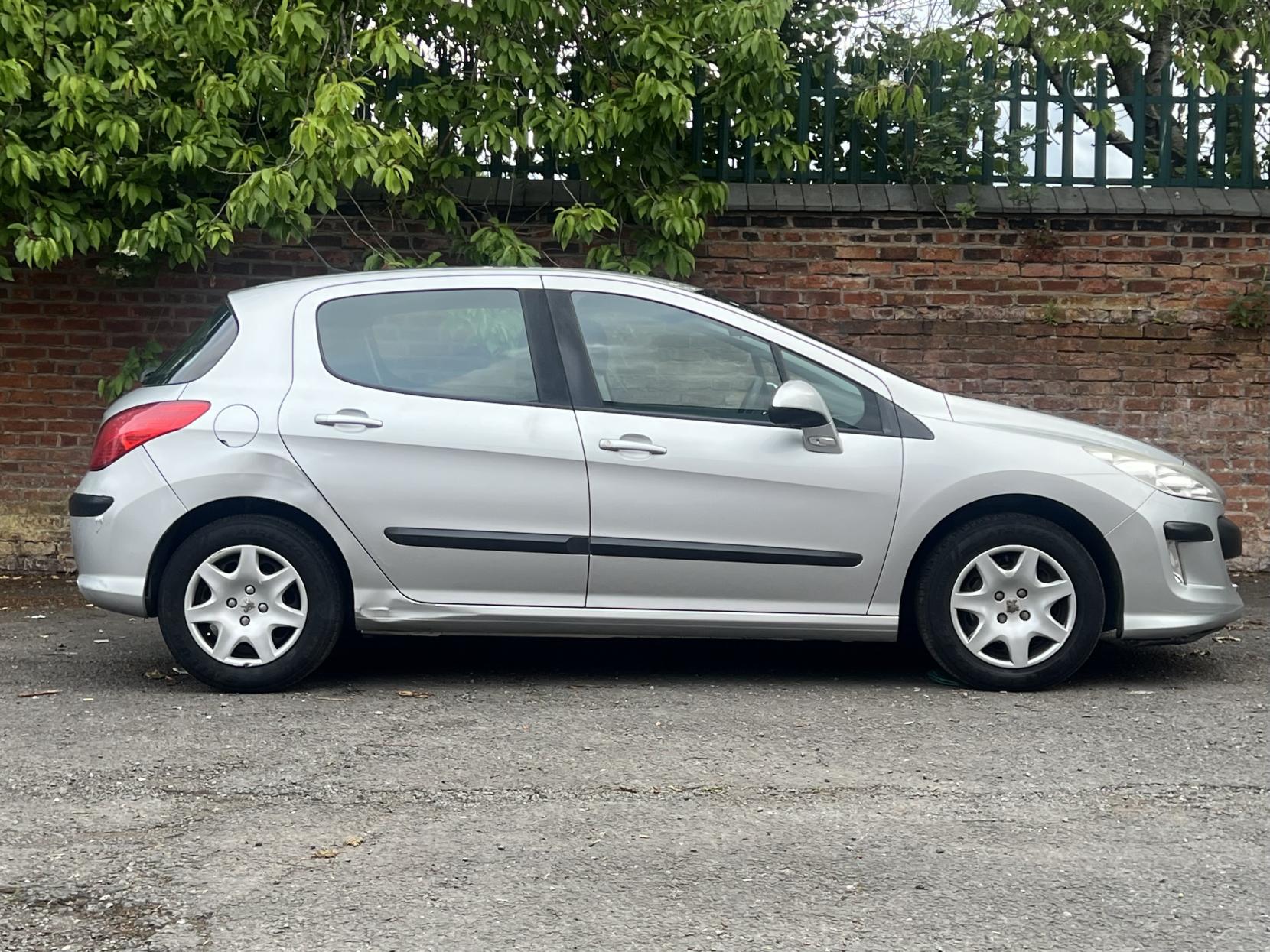 Peugeot 308 1.6 HDi FAP S Hatchback 5dr Diesel EGC (114 g/km, 112 bhp)