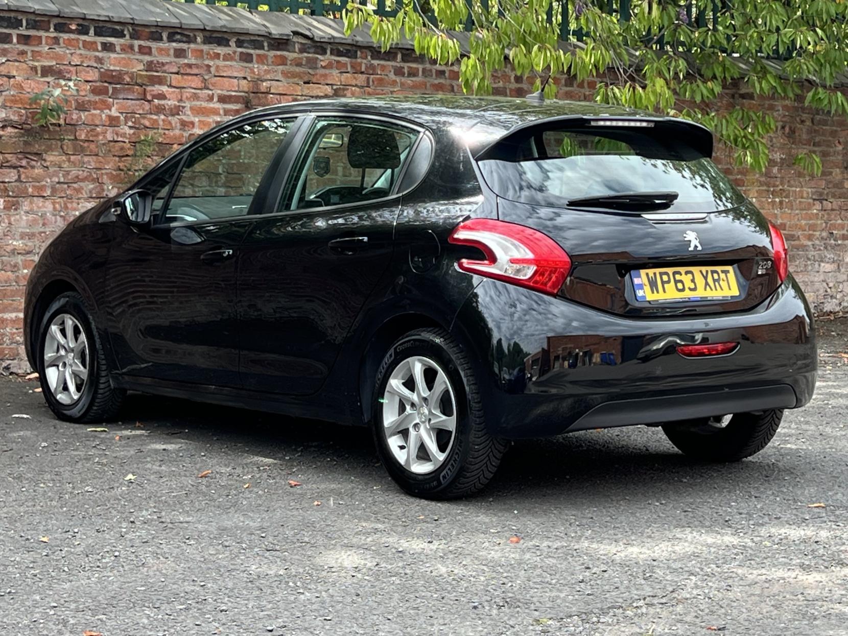 Peugeot 208 1.4 e-HDi Active Hatchback 5dr Diesel EGC Euro 5 (s/s) (70 ps)