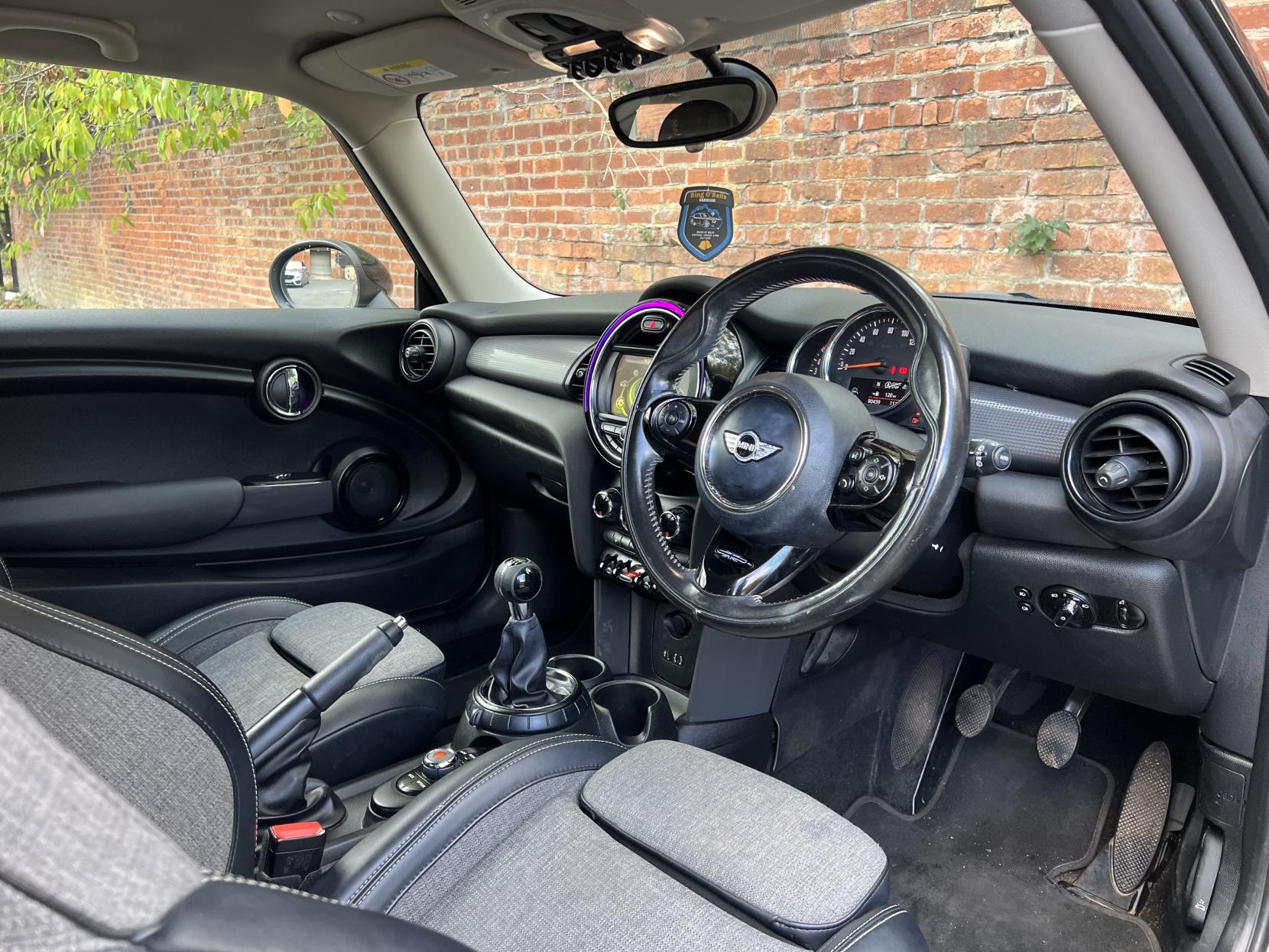 MINI Hatch 1.5 Cooper D Hatchback 3dr Diesel Manual Euro 6 (s/s) (116 ps)