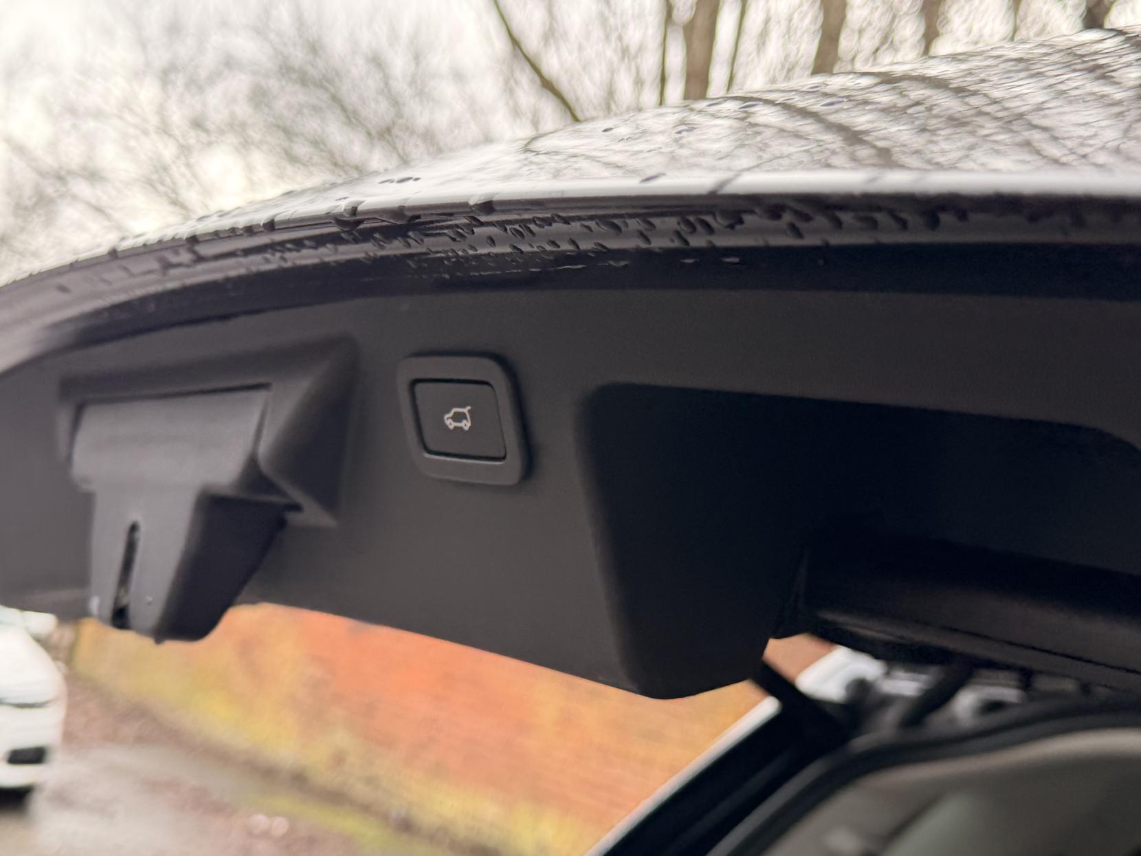 Land Rover Discovery Sport 2.0 TD4 SE Tech SUV 5dr Diesel Auto 4WD Euro 6 (s/s) (180 ps)