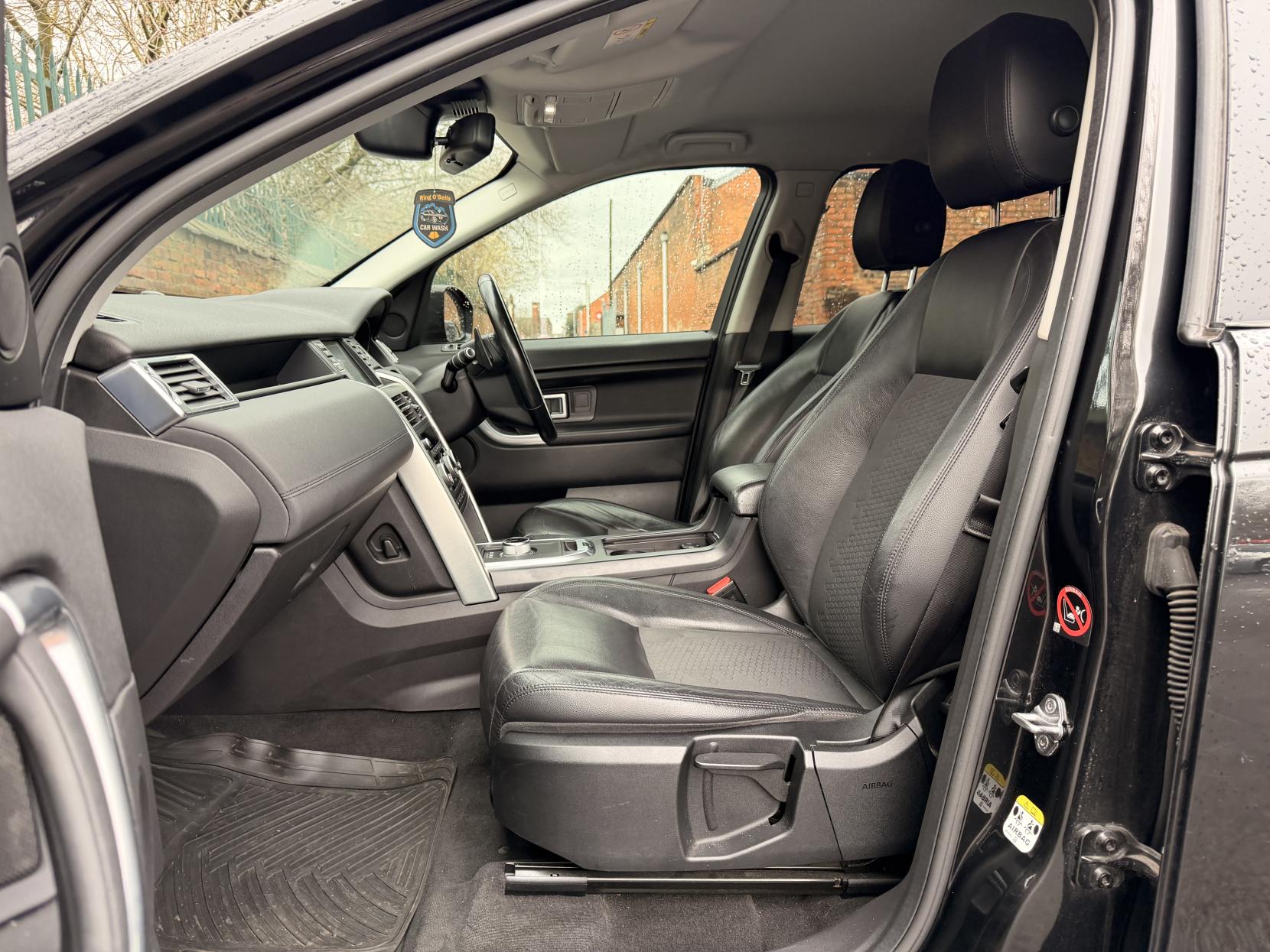 Land Rover Discovery Sport 2.0 TD4 SE Tech SUV 5dr Diesel Auto 4WD Euro 6 (s/s) (180 ps)