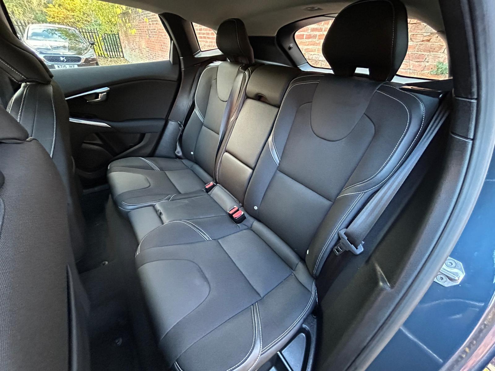 Volvo V40 2.0 D2 Momentum Nav Plus Hatchback 5dr Diesel Auto Euro 6 (s/s) (120 ps)