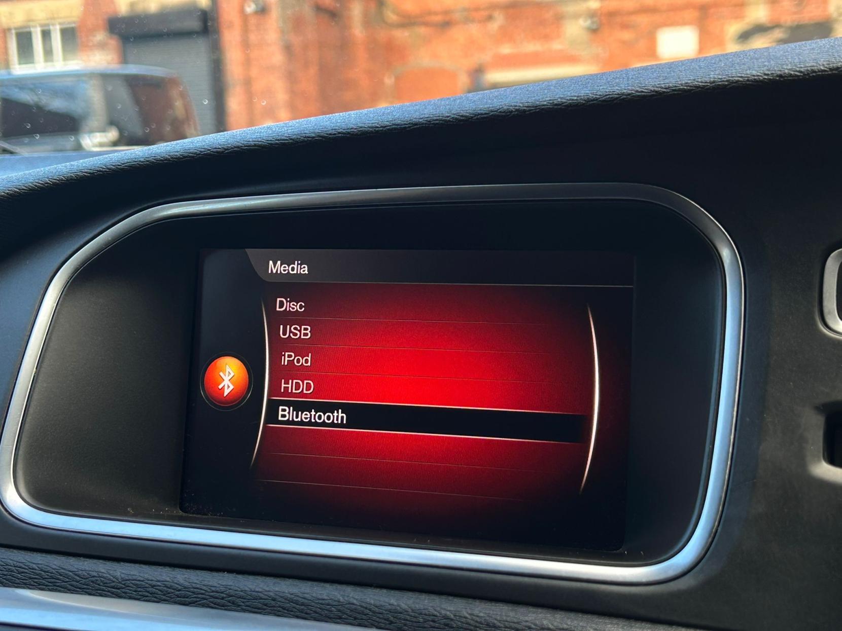 Volvo V40 2.0 D2 Momentum Nav Plus Hatchback 5dr Diesel Auto Euro 6 (s/s) (120 ps)