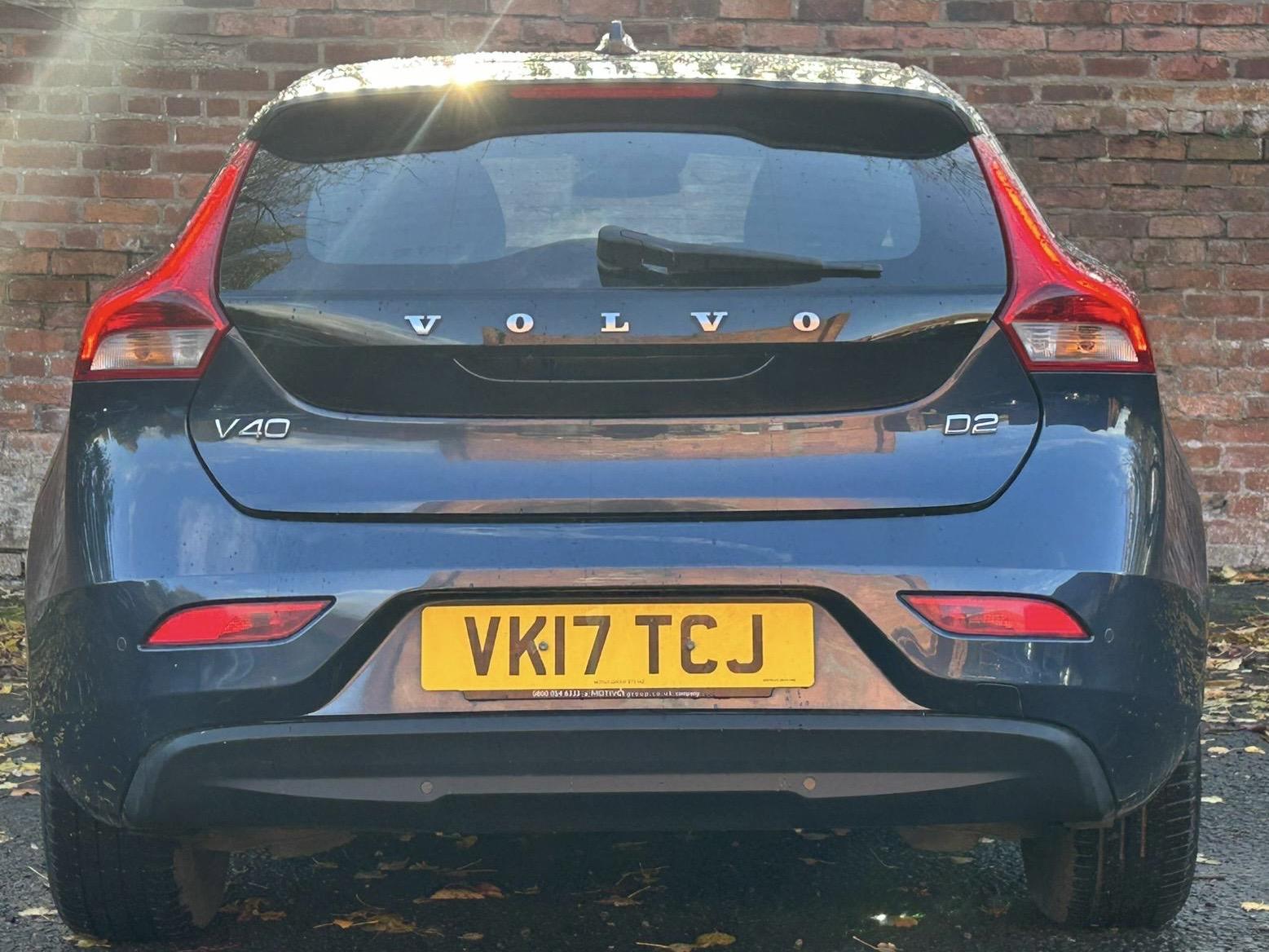 Volvo V40 2.0 D2 Momentum Nav Plus Hatchback 5dr Diesel Auto Euro 6 (s/s) (120 ps)