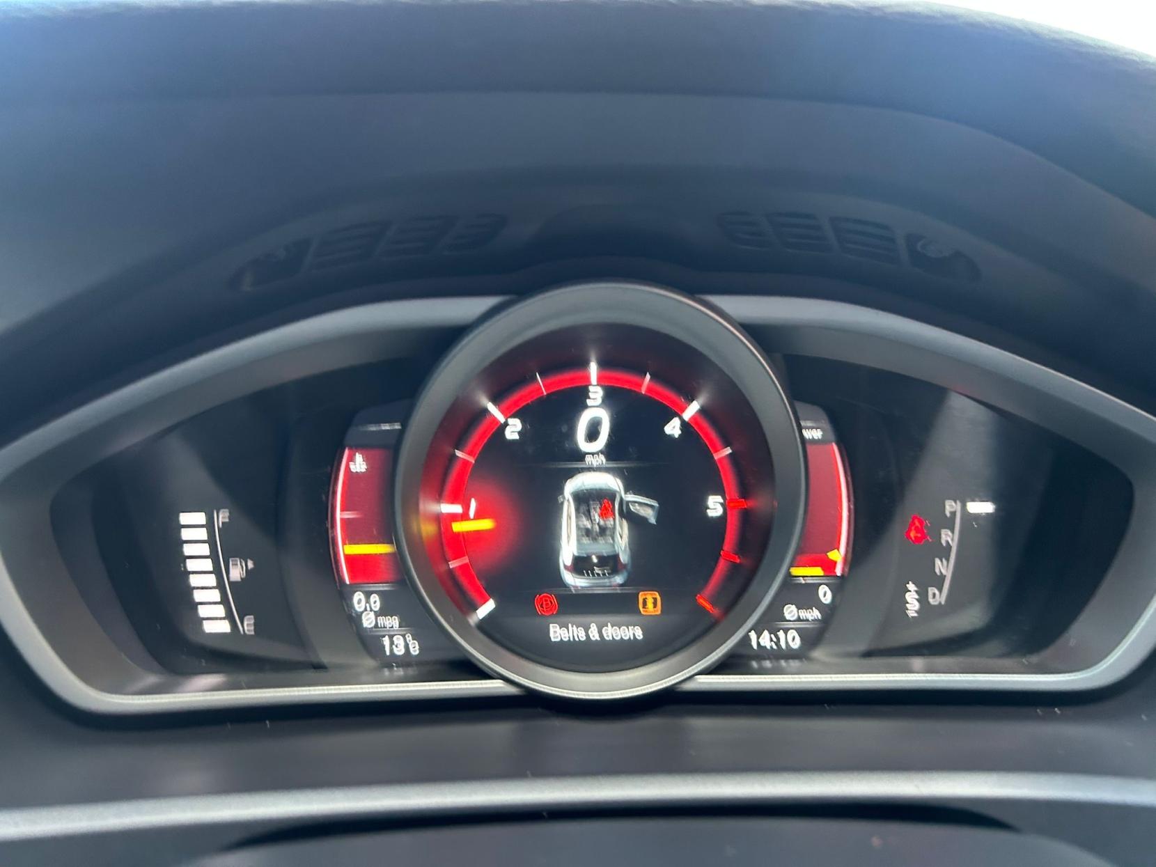 Volvo V40 2.0 D2 Momentum Nav Plus Hatchback 5dr Diesel Auto Euro 6 (s/s) (120 ps)