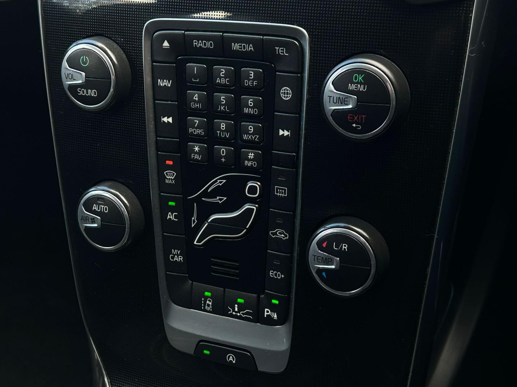 Volvo V40 2.0 D2 Momentum Nav Plus Hatchback 5dr Diesel Auto Euro 6 (s/s) (120 ps)