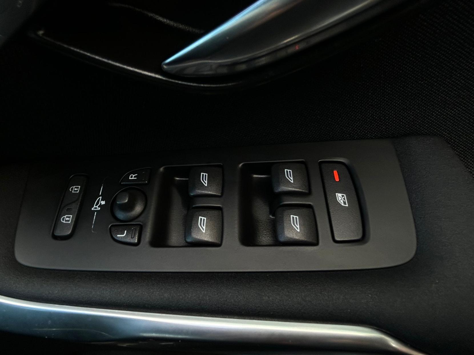 Volvo V40 2.0 D2 Momentum Nav Plus Hatchback 5dr Diesel Auto Euro 6 (s/s) (120 ps)