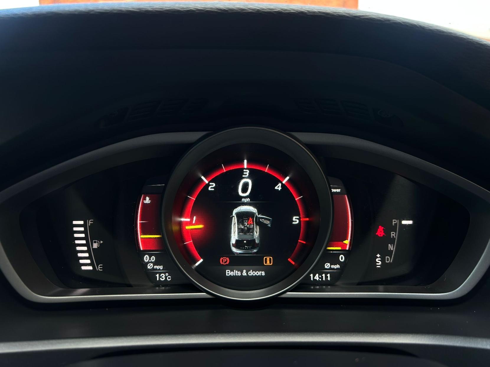 Volvo V40 2.0 D2 Momentum Nav Plus Hatchback 5dr Diesel Auto Euro 6 (s/s) (120 ps)