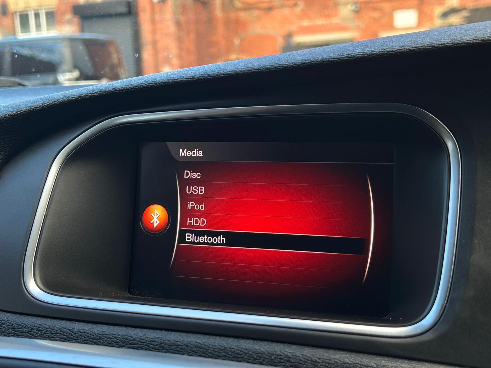 Volvo V40 2.0 D2 Momentum Nav Plus Hatchback 5dr Diesel Auto Euro 6 (s/s) (120 ps)